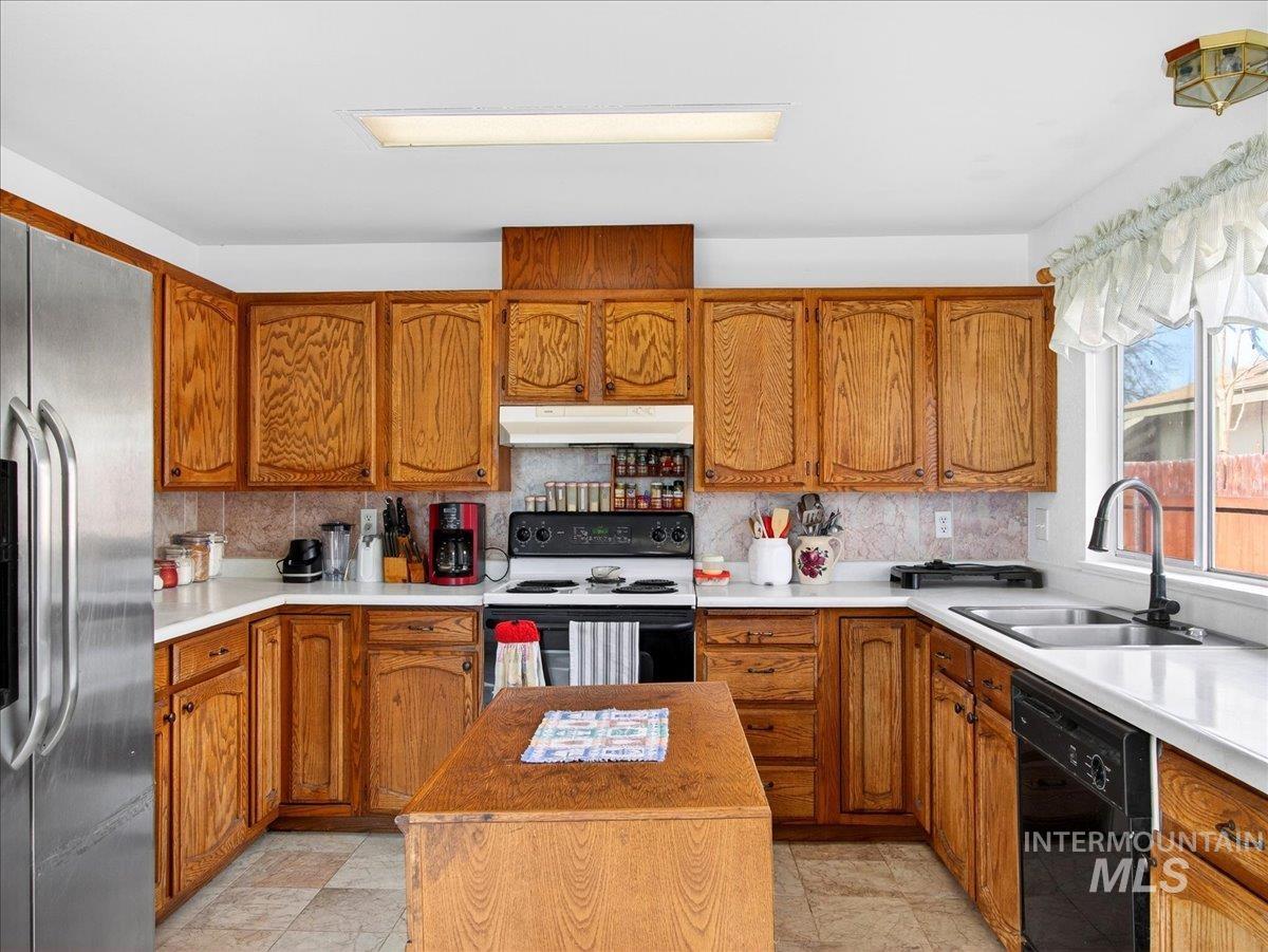 1405 N La Cresta Ave Property Photo 11