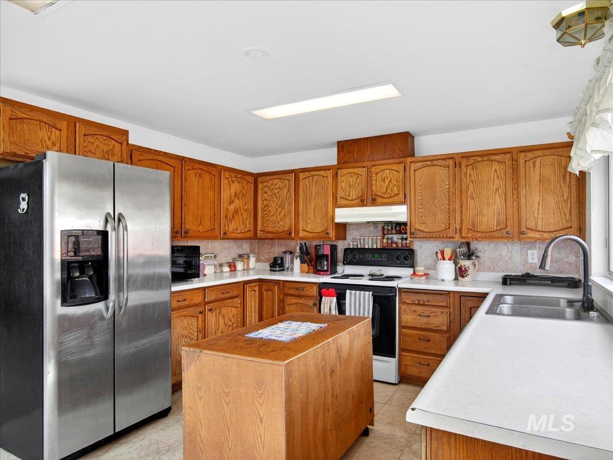 1405 N La Cresta Ave Property Photo 12