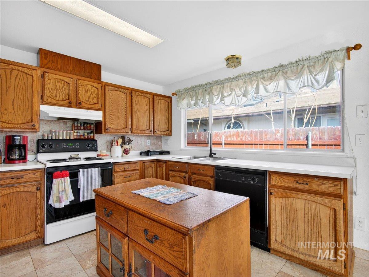 1405 N La Cresta Ave Property Photo 13
