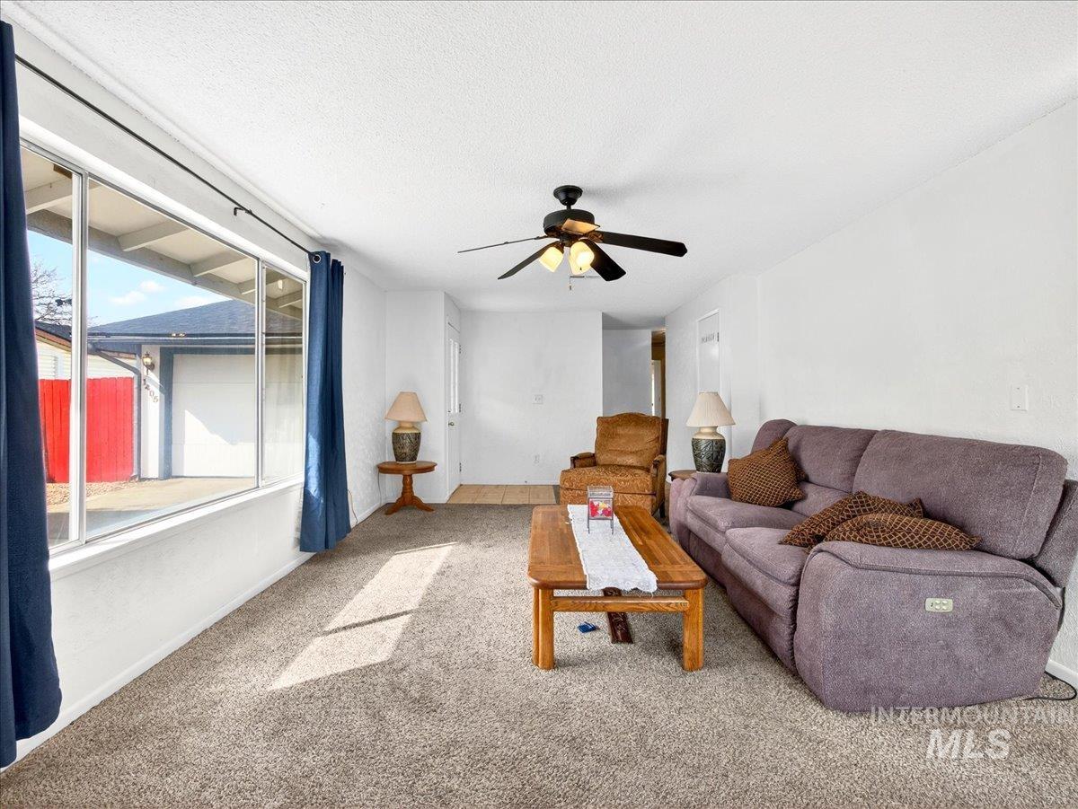 1405 N La Cresta Ave Property Photo 18