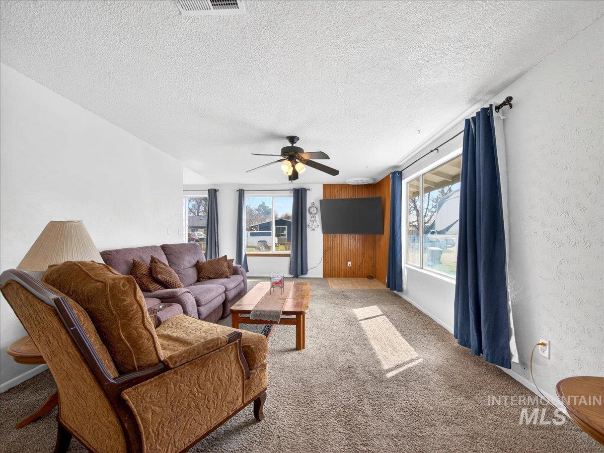 1405 N La Cresta Ave Property Photo 21