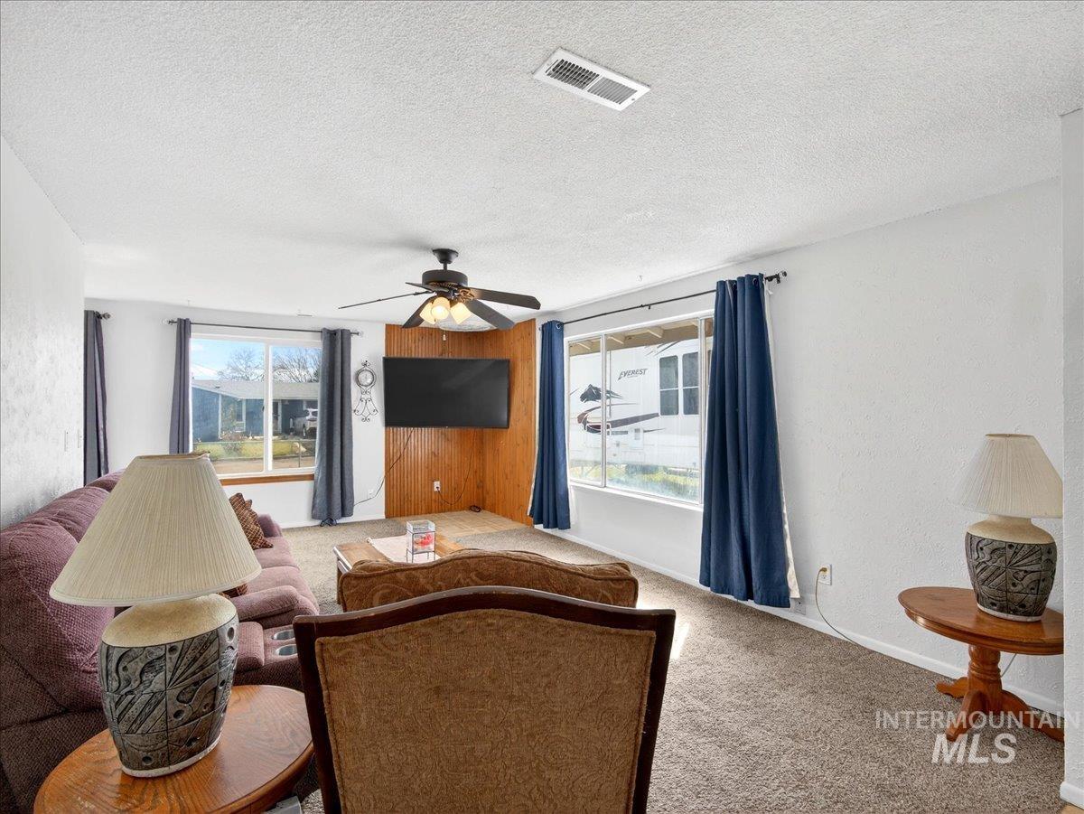 1405 N La Cresta Ave Property Photo 22