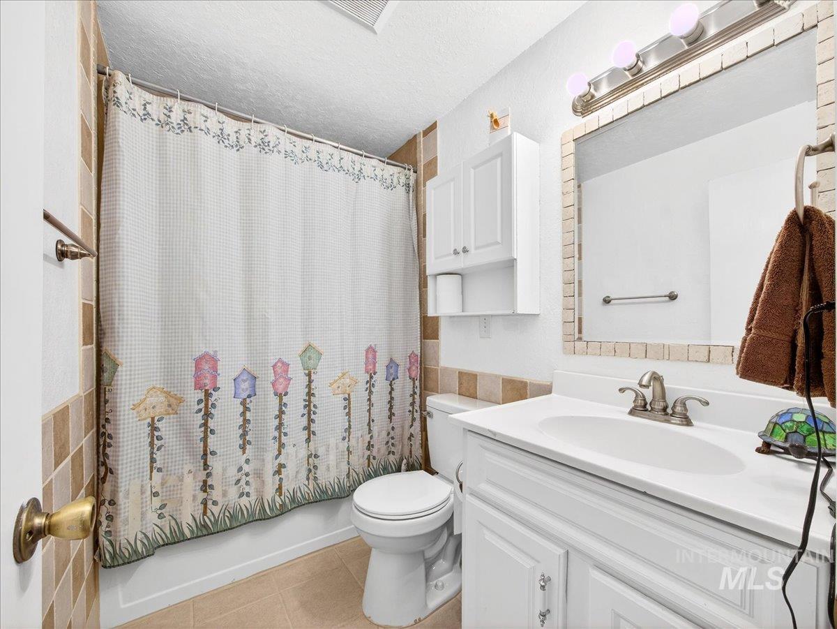 1405 N La Cresta Ave Property Photo 28