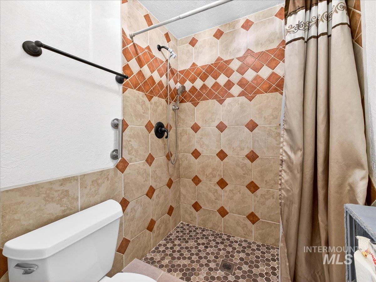 1405 N La Cresta Ave Property Photo 37