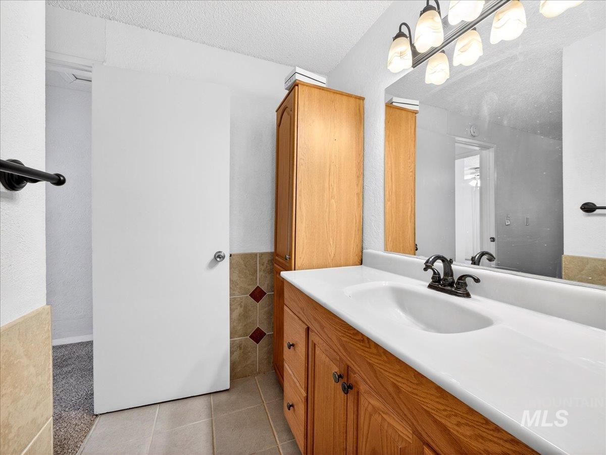 1405 N La Cresta Ave Property Photo 38