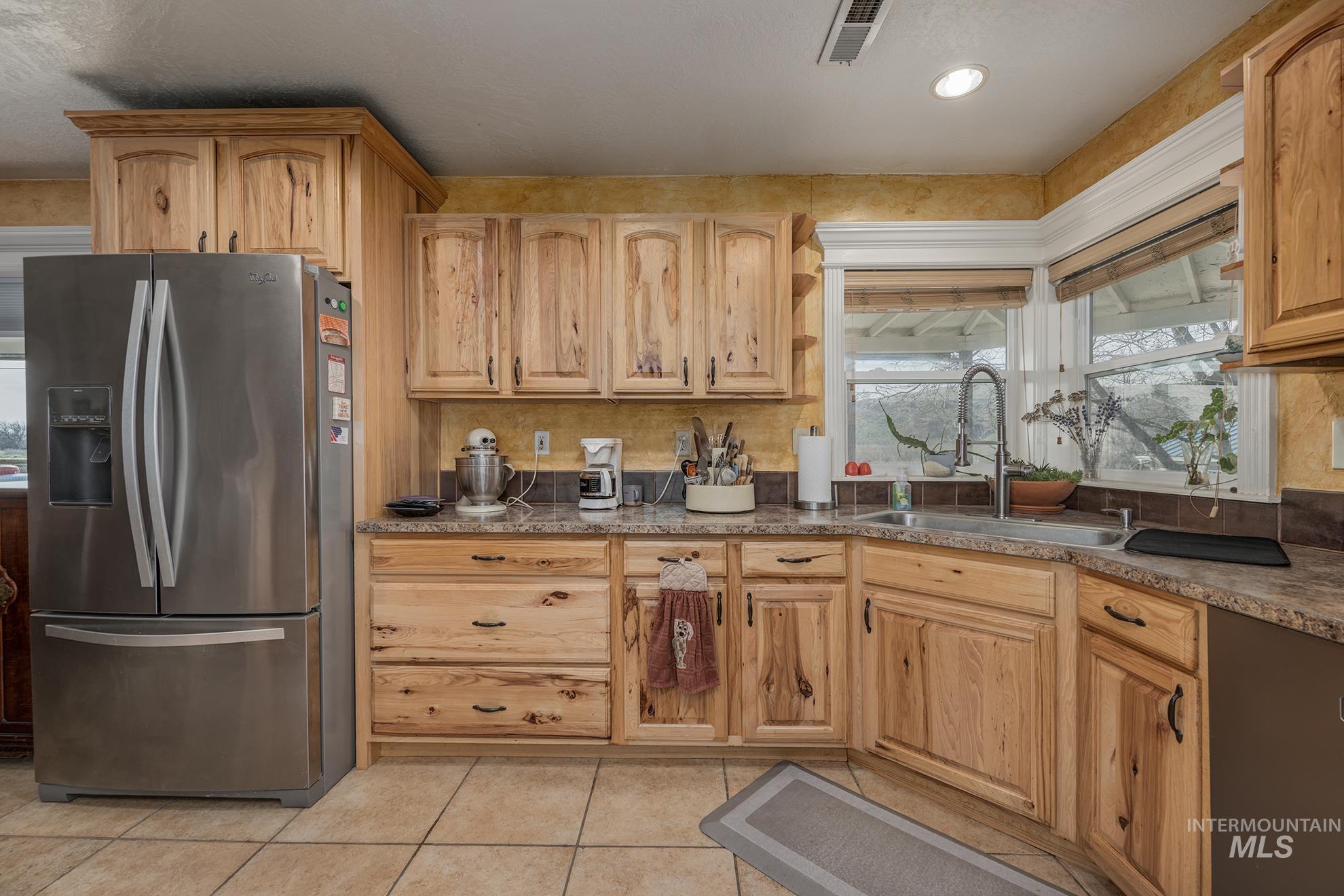 4073 Lincoln Dr Property Photo 6