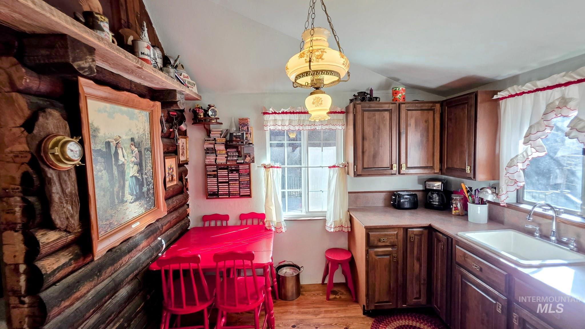 26 Yellow Pine Property Photo 15