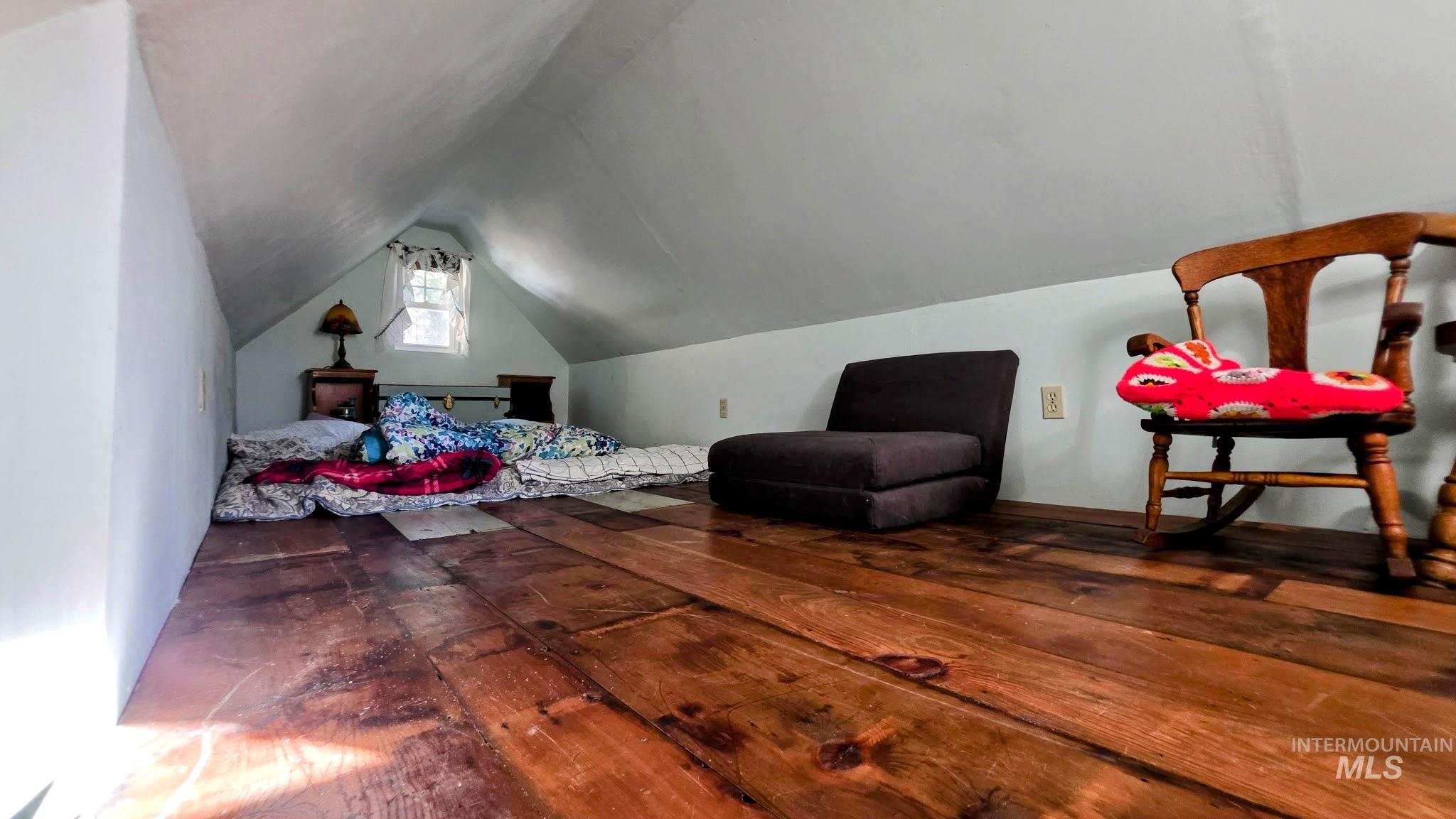 26 Yellow Pine Property Photo 18