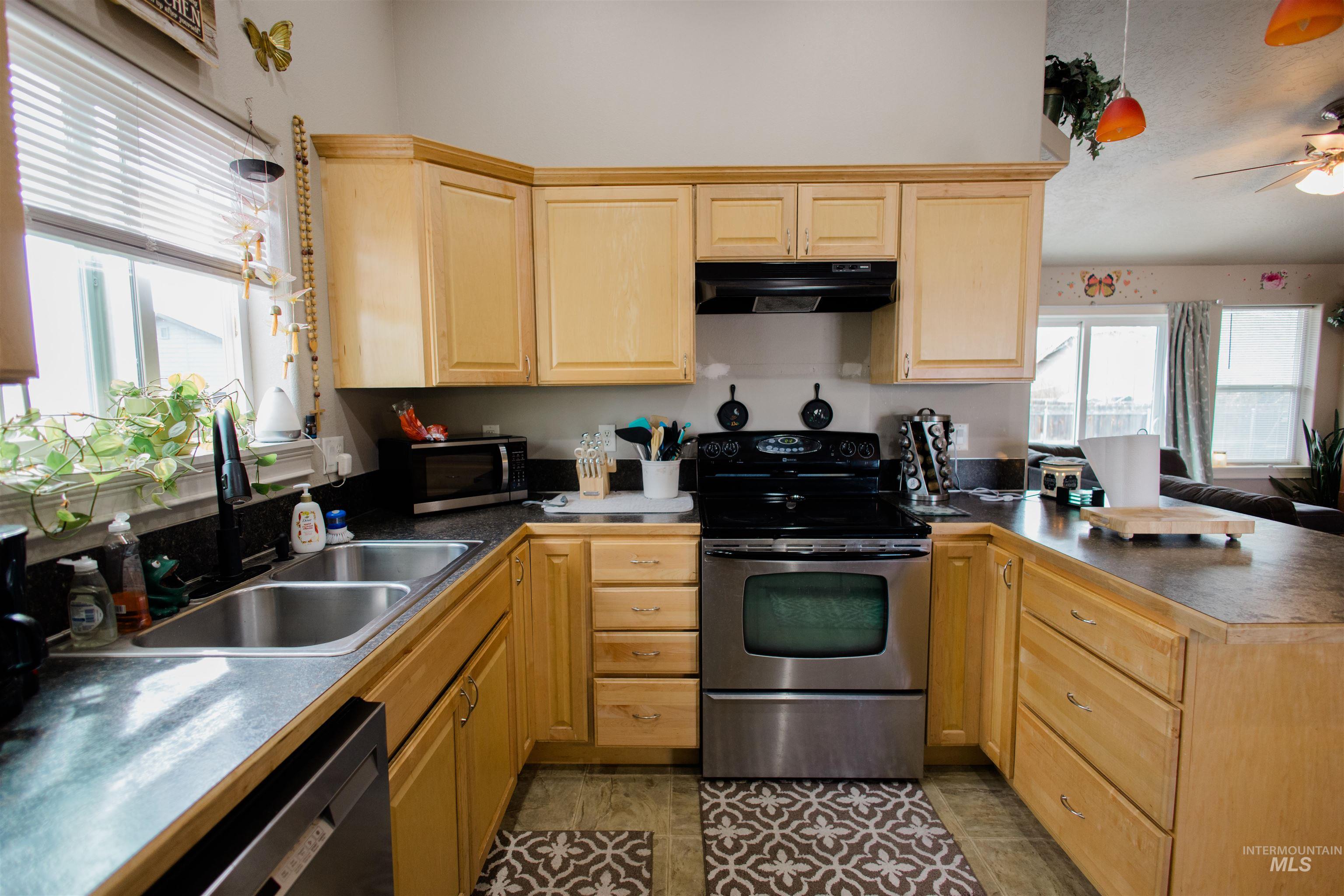 151 Ne Malad Ct. Property Photo 3