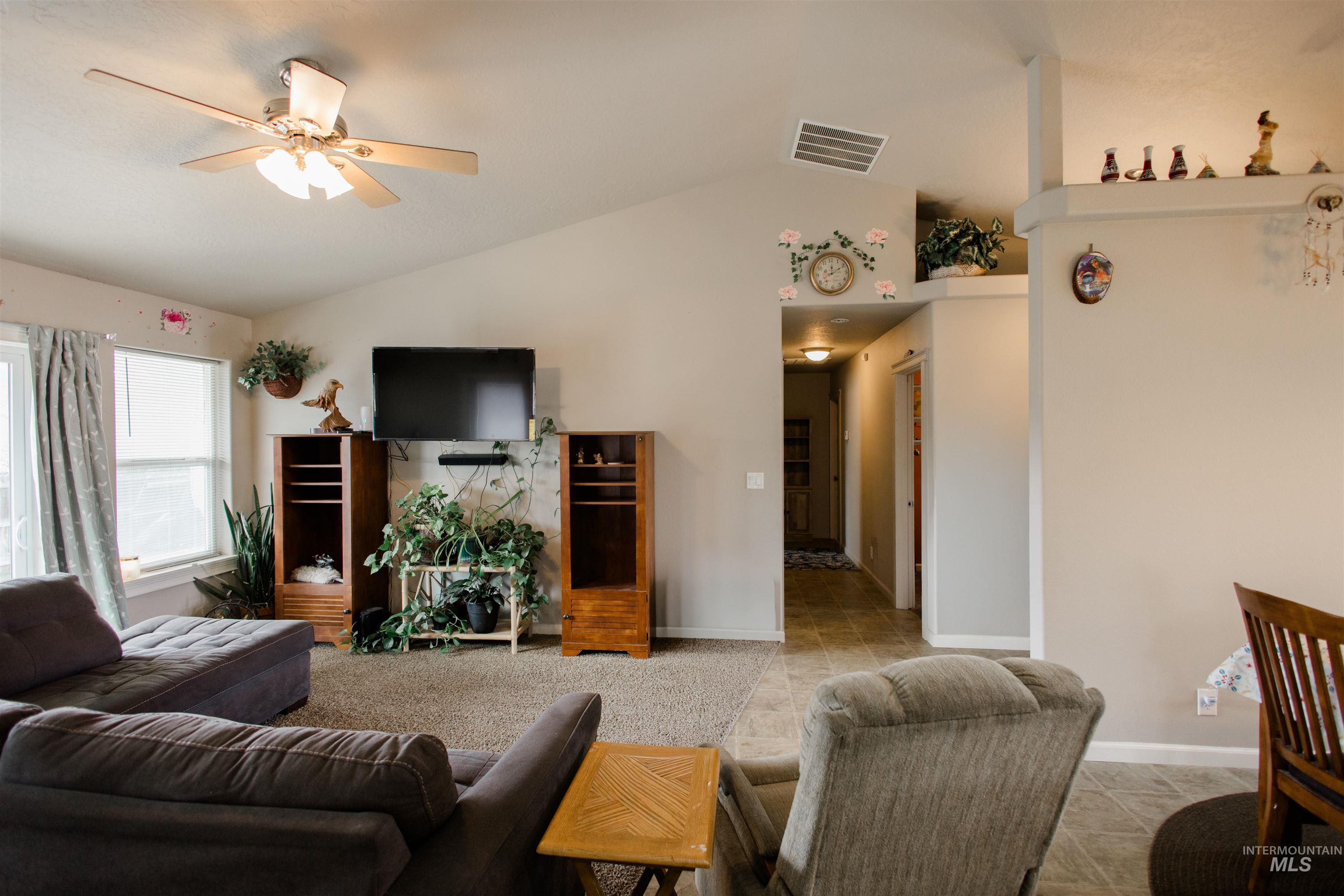 151 Ne Malad Ct. Property Photo 7
