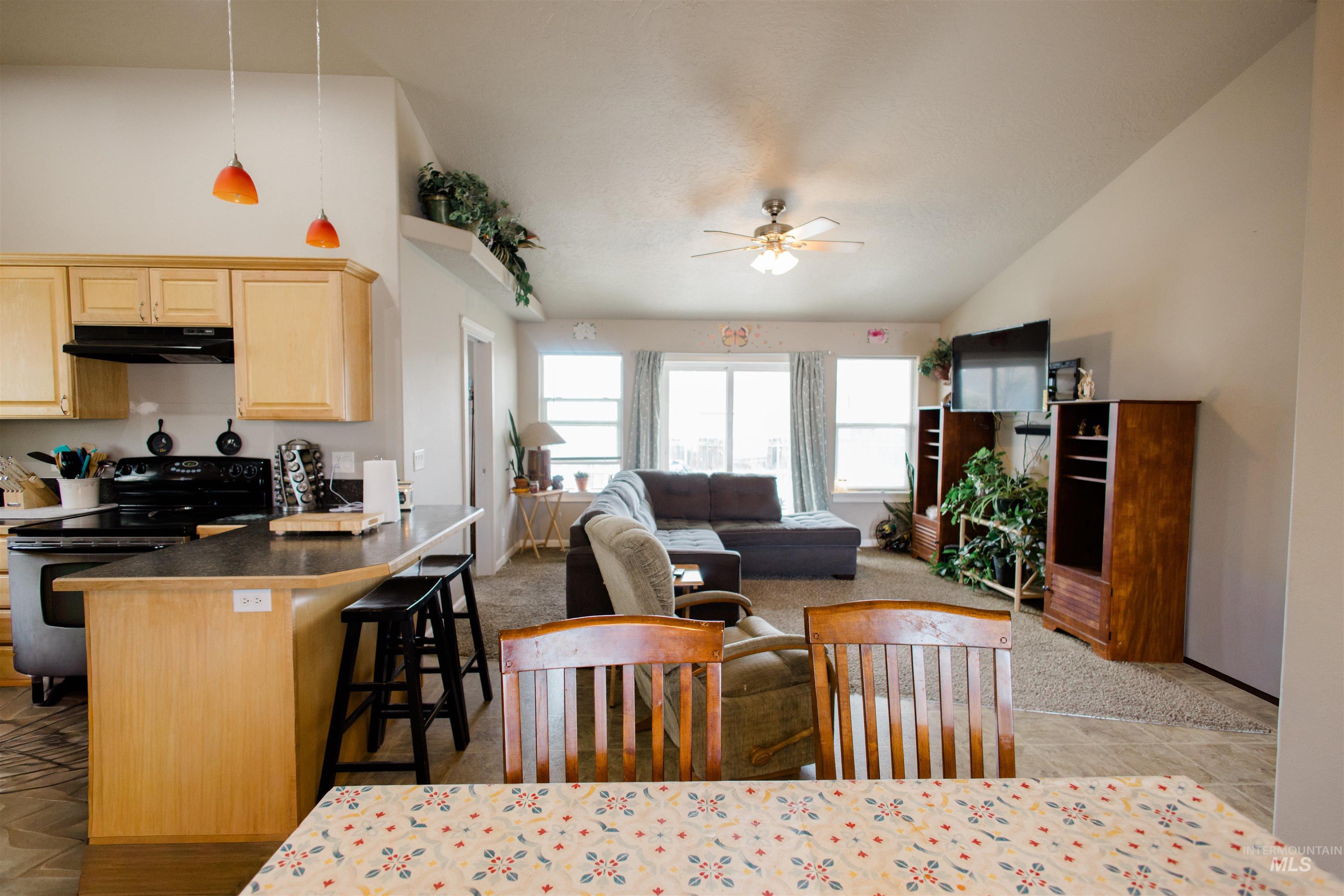 151 Ne Malad Ct. Property Photo 8