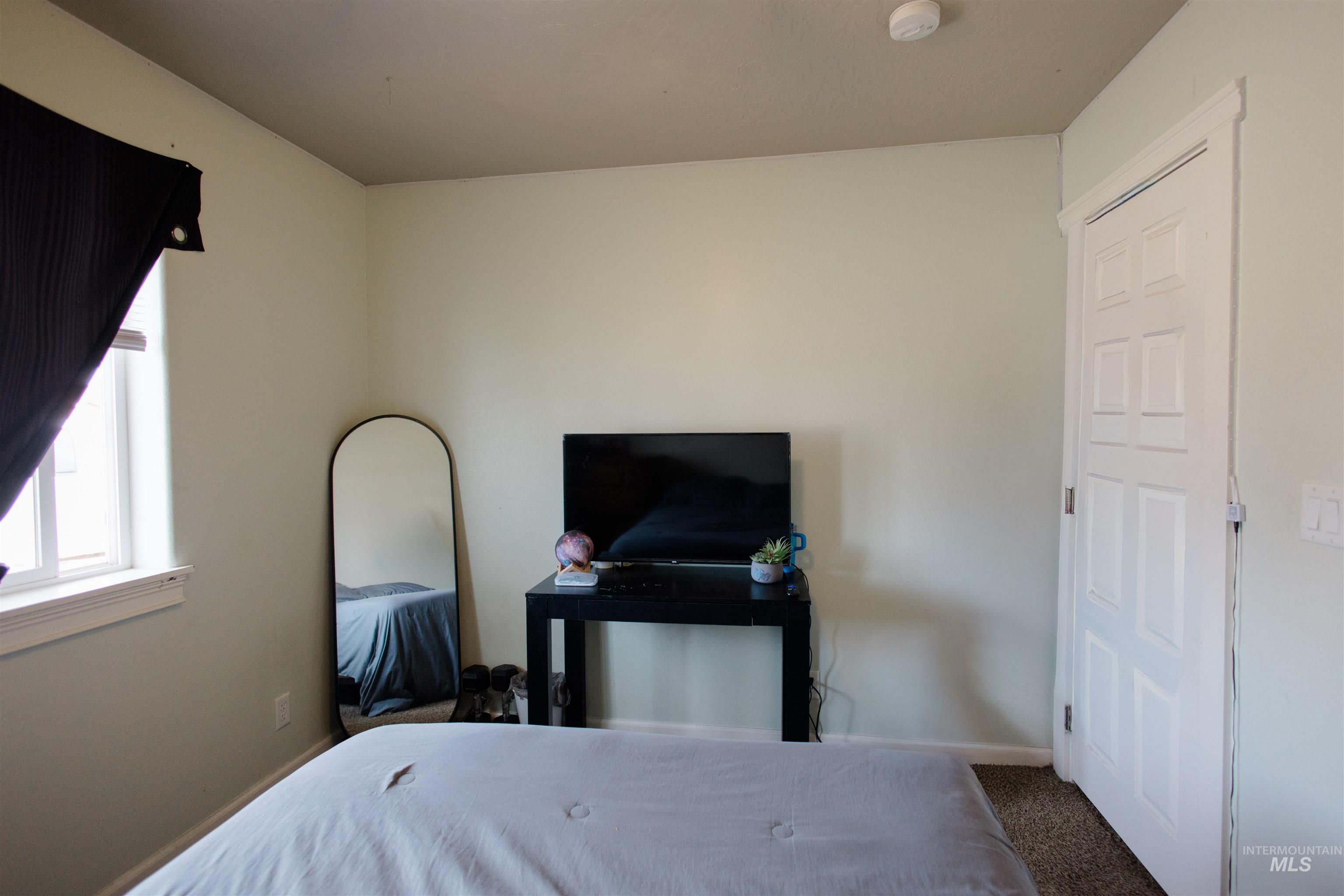 151 Ne Malad Ct. Property Photo 16