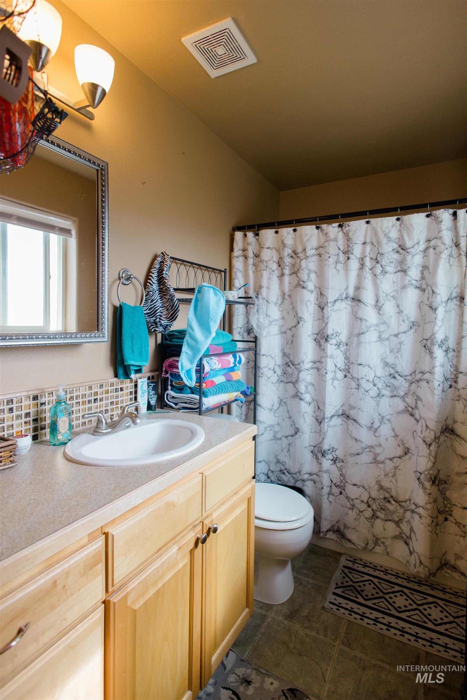 151 Ne Malad Ct. Property Photo 18