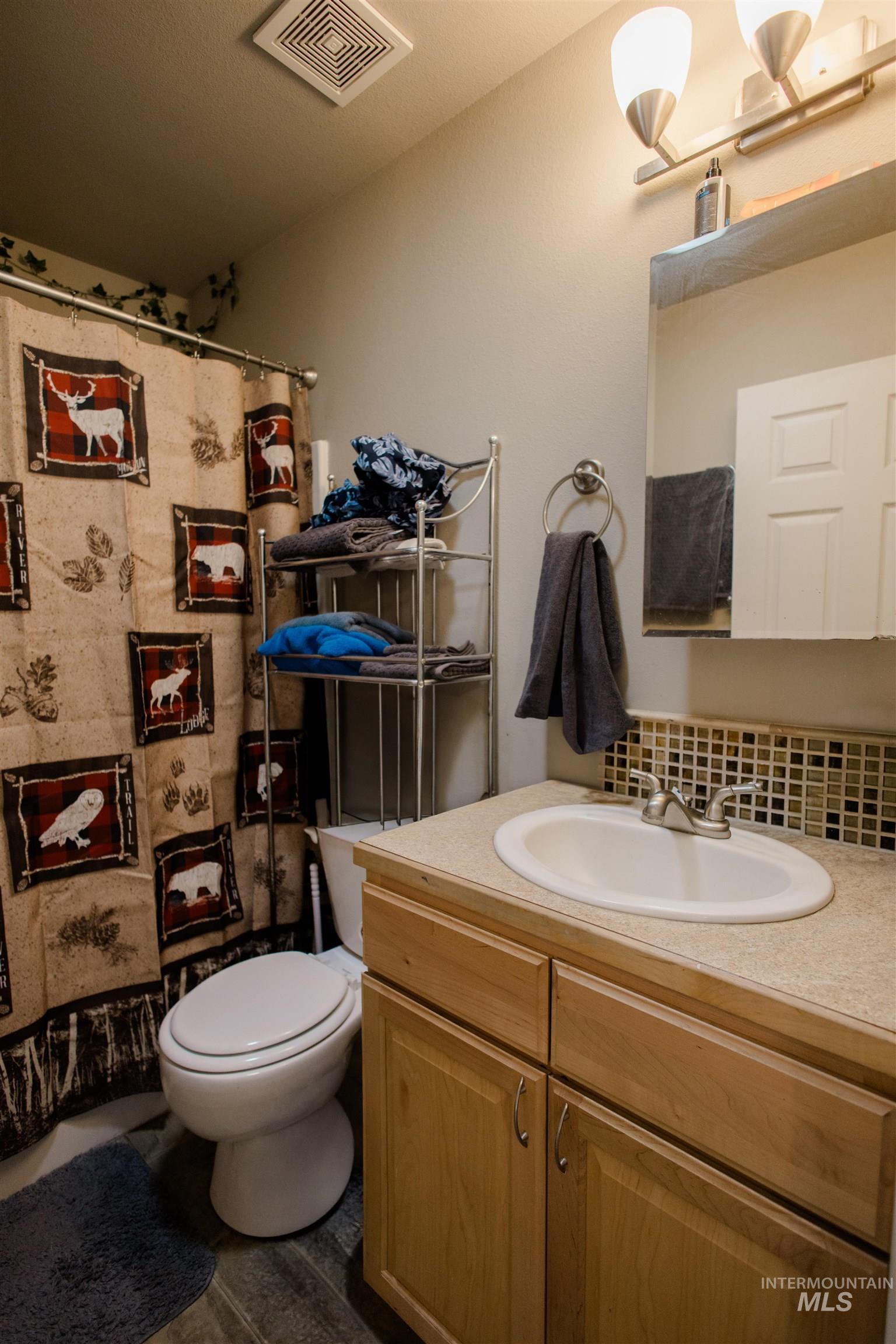 151 Ne Malad Ct. Property Photo 23