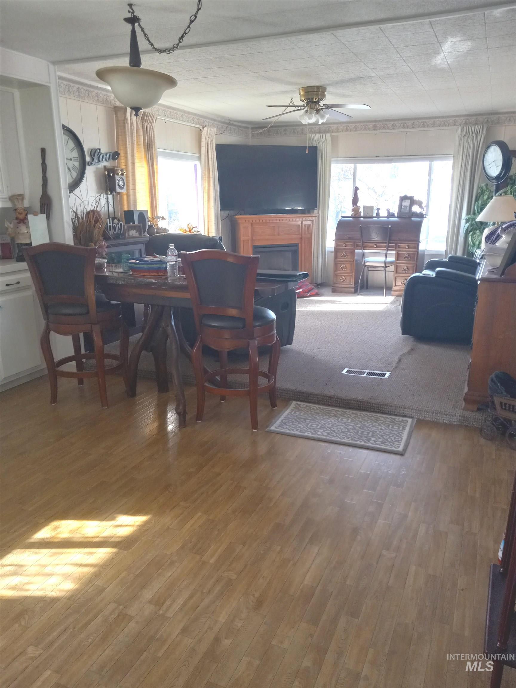 2205 E Linden Property Photo 2