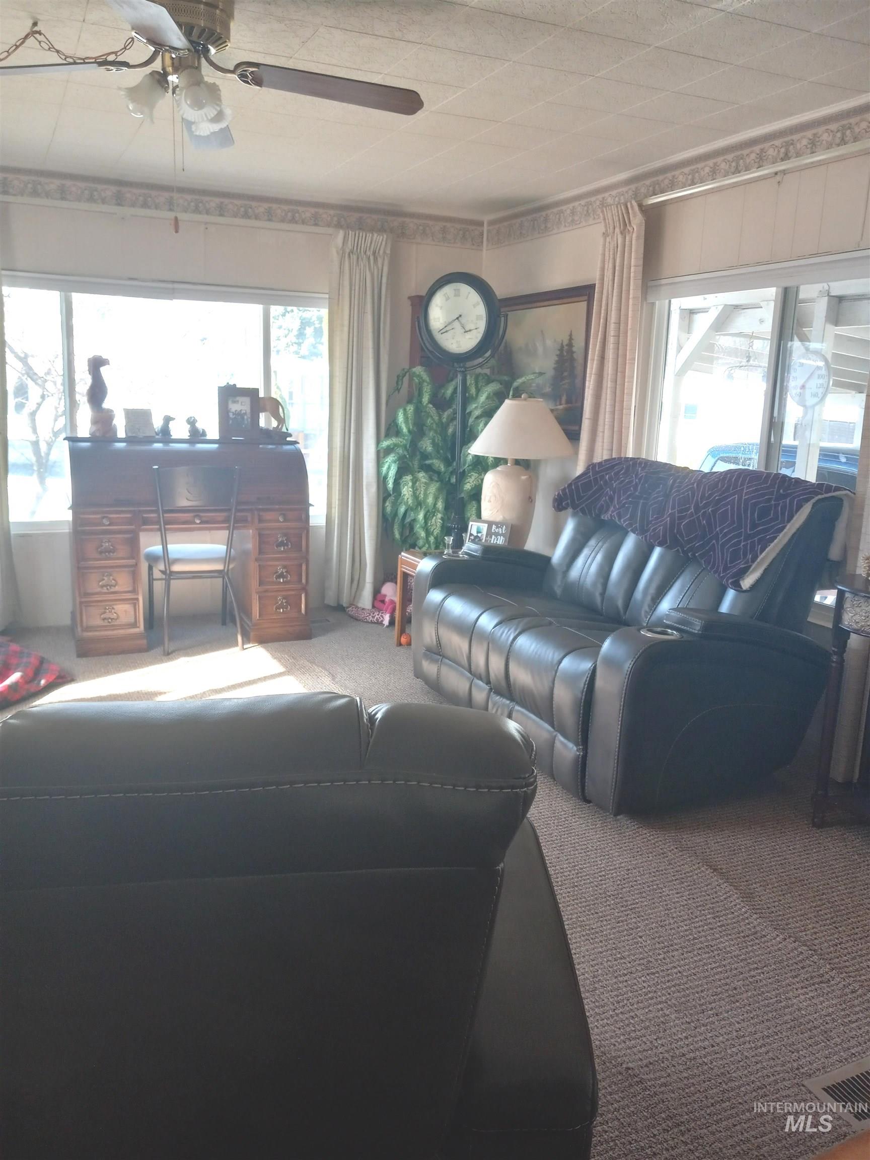 2205 E Linden Property Photo 3