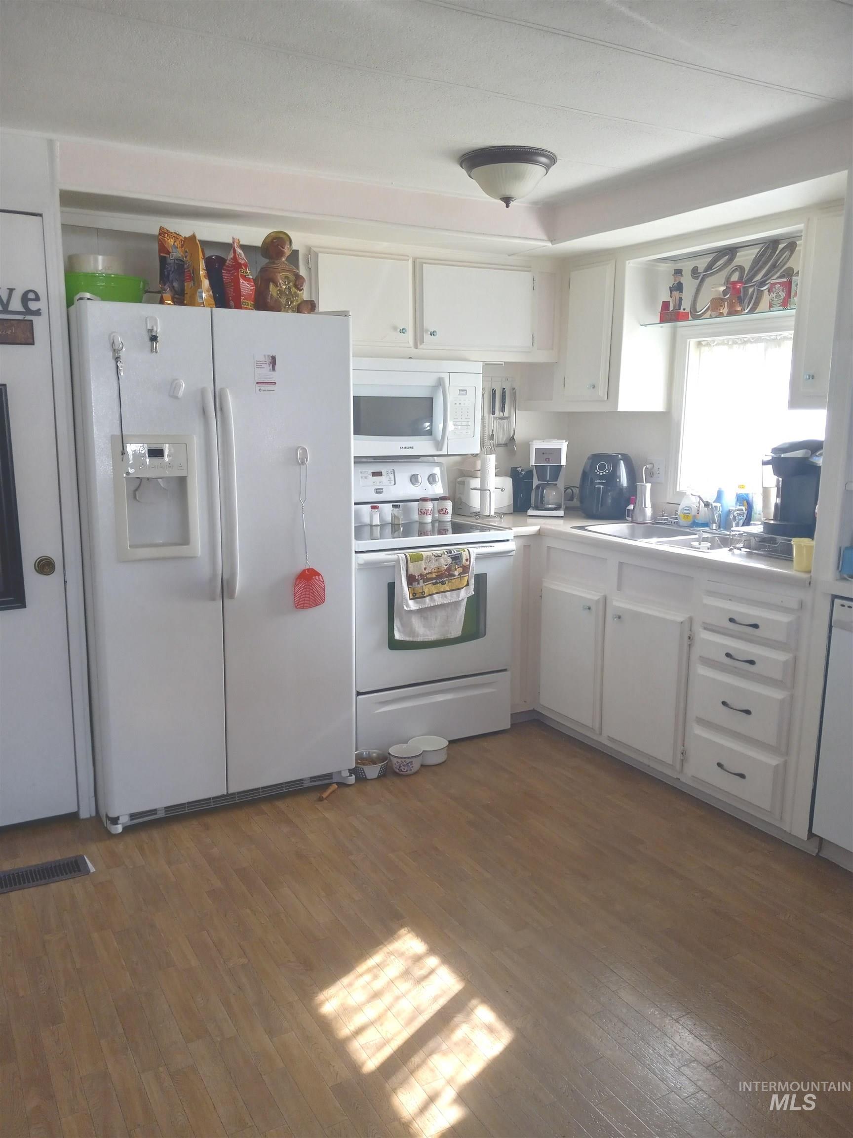 2205 E Linden Property Photo 5