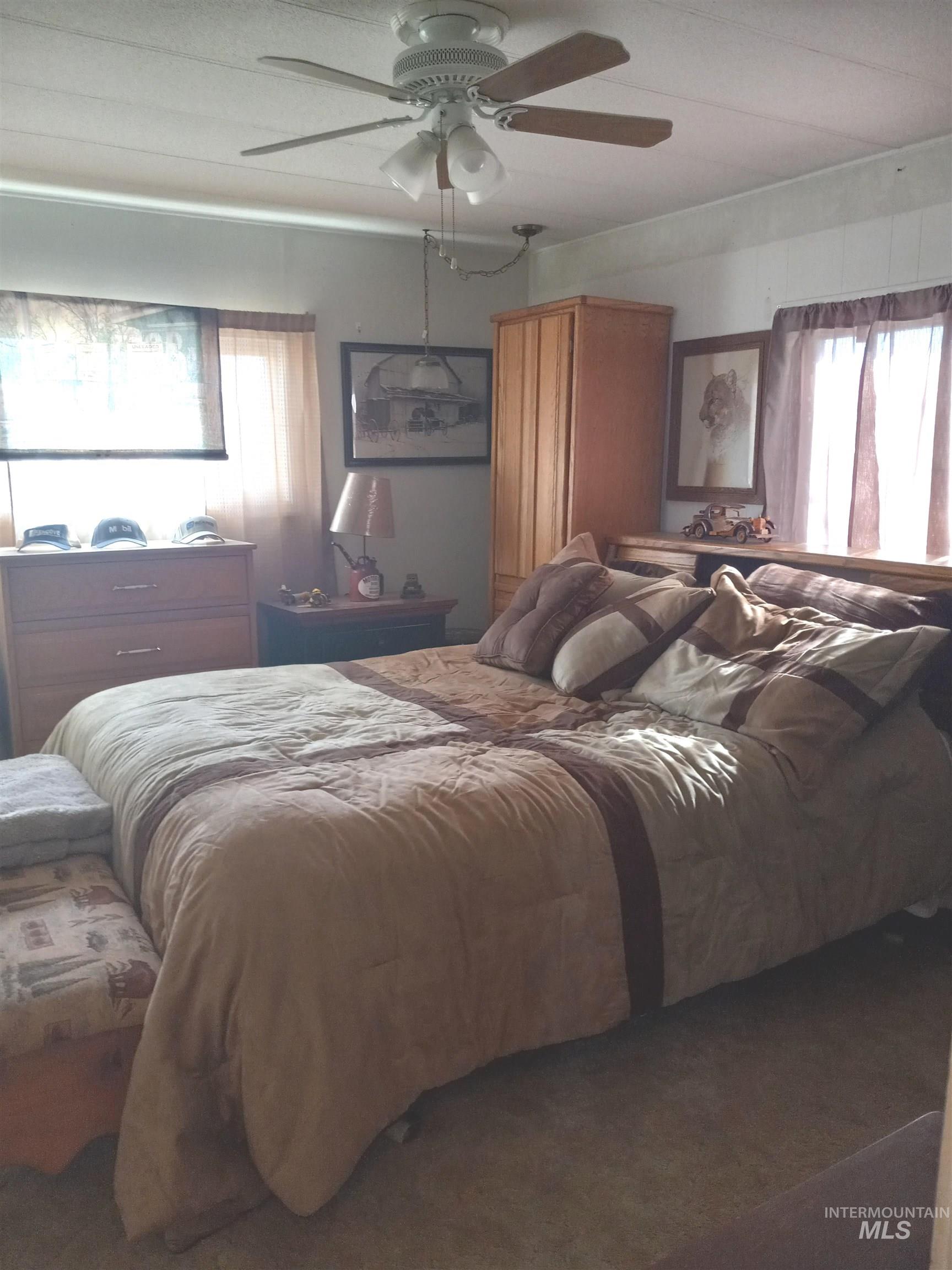 2205 E Linden Property Photo 7