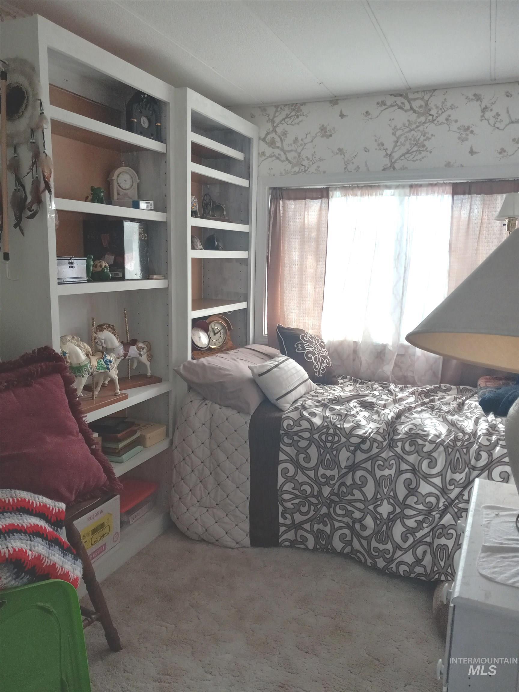 2205 E Linden Property Photo 8