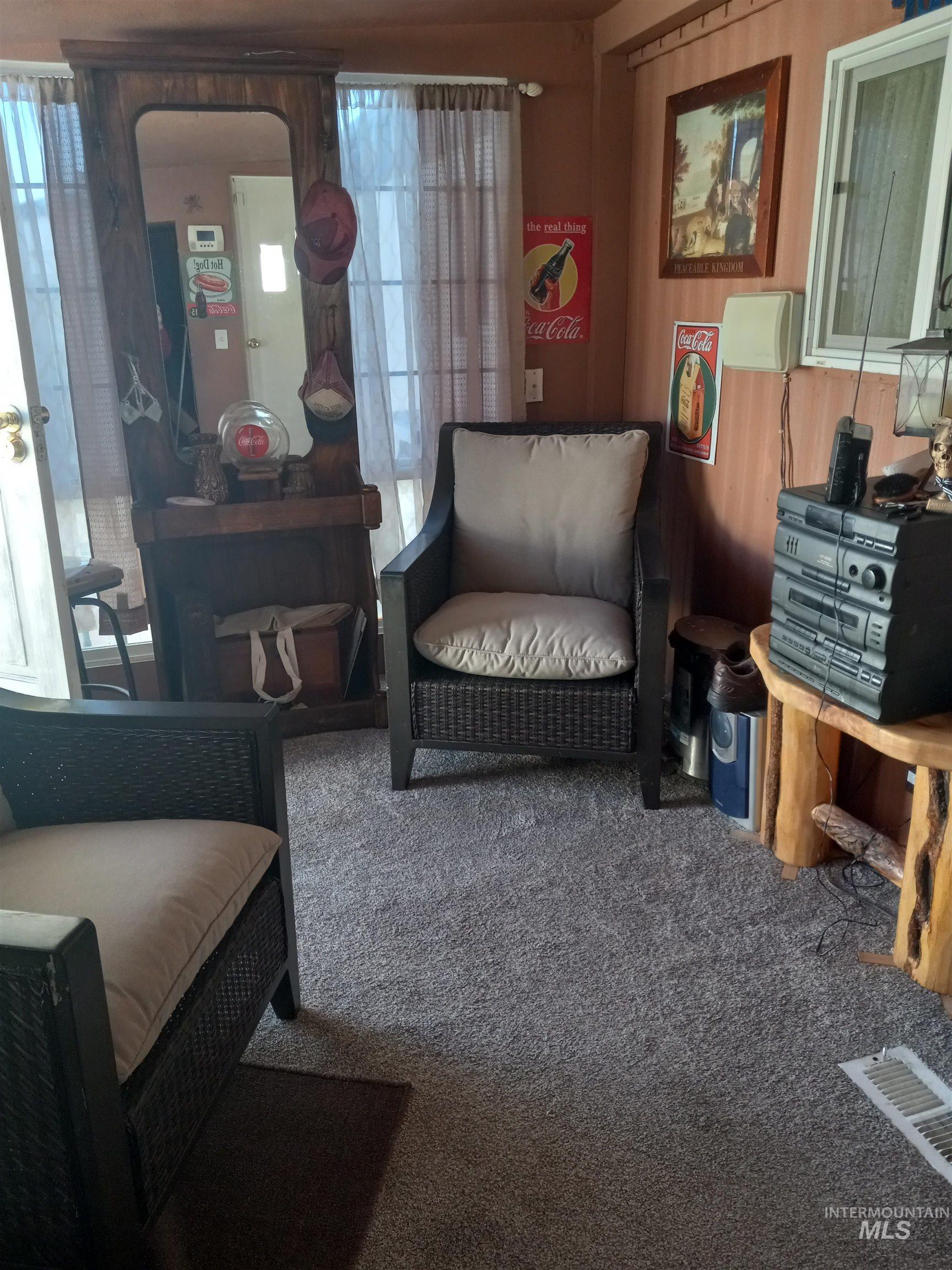 2205 E Linden Property Photo 10