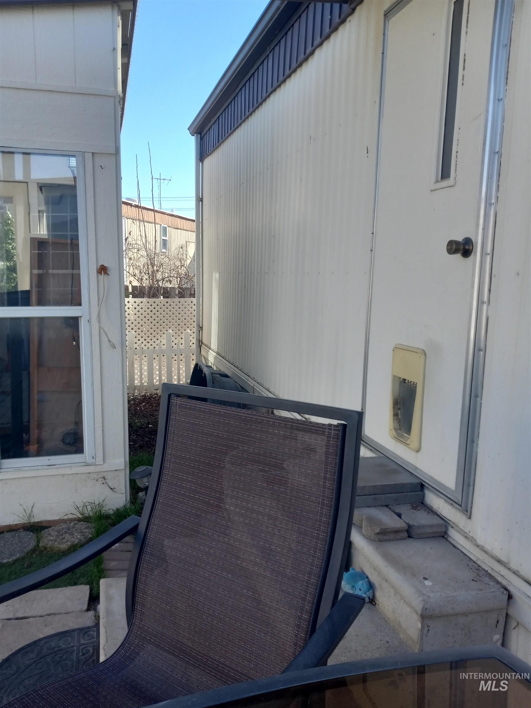 2205 E Linden Property Photo 16