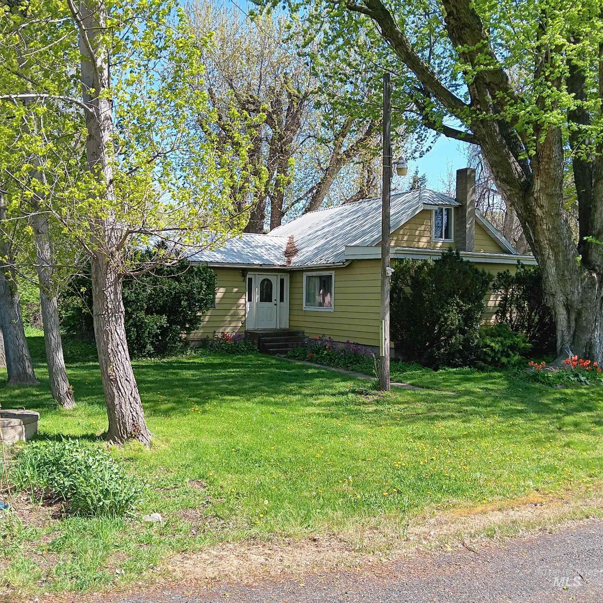 426 Hwy 12 E Property Photo 1