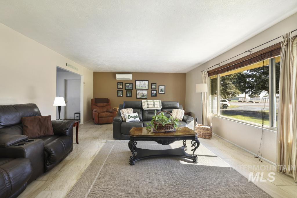 1532 Briarwood Lane Property Photo 4