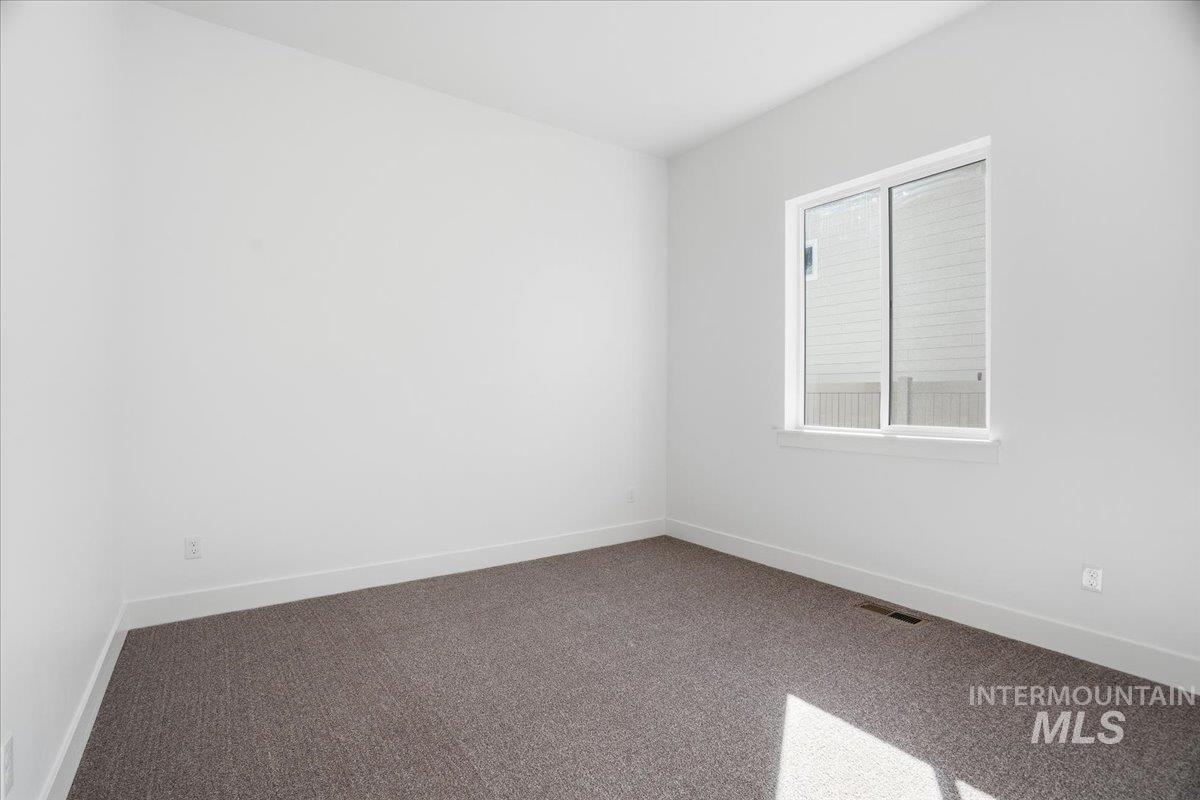 2208 N Kenora Ave Property Photo 16