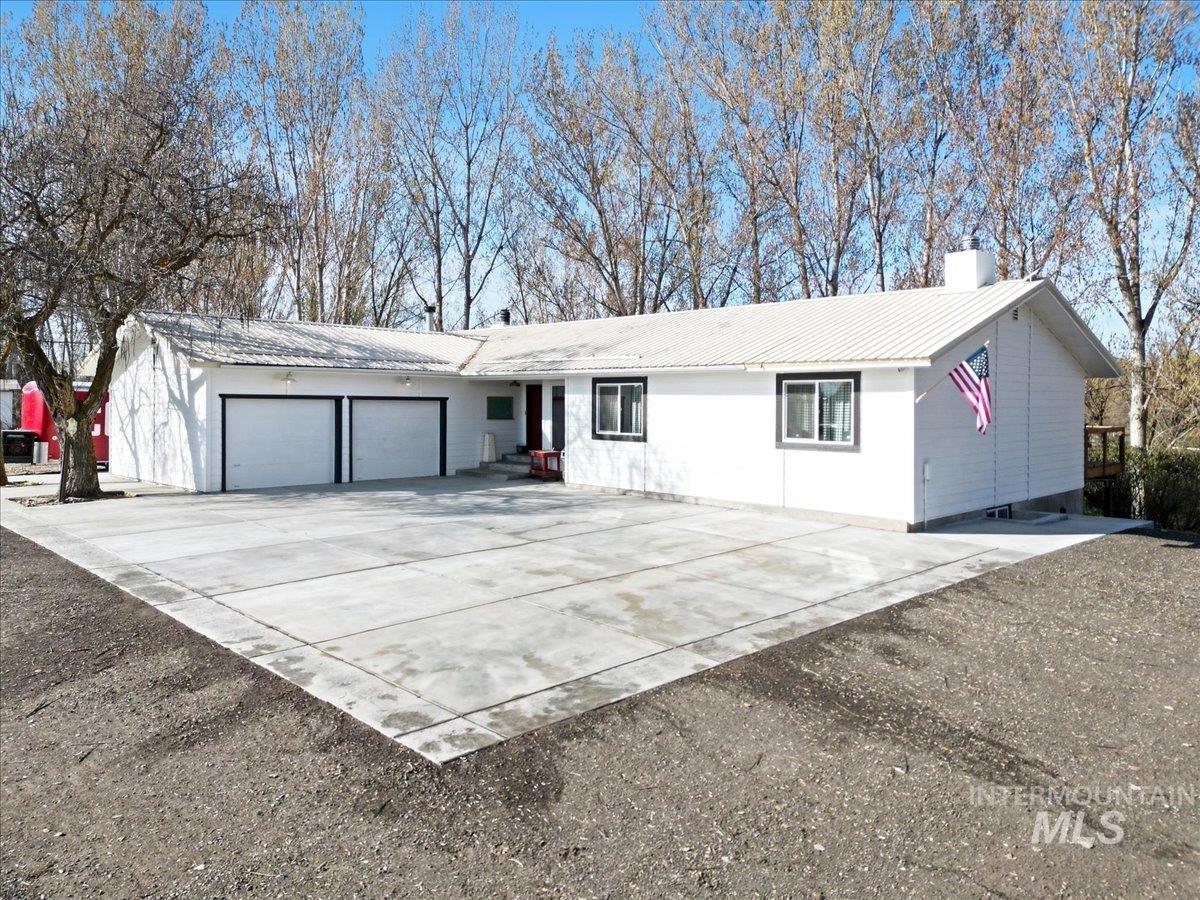 7771 Elmore Rd Property Photo 2