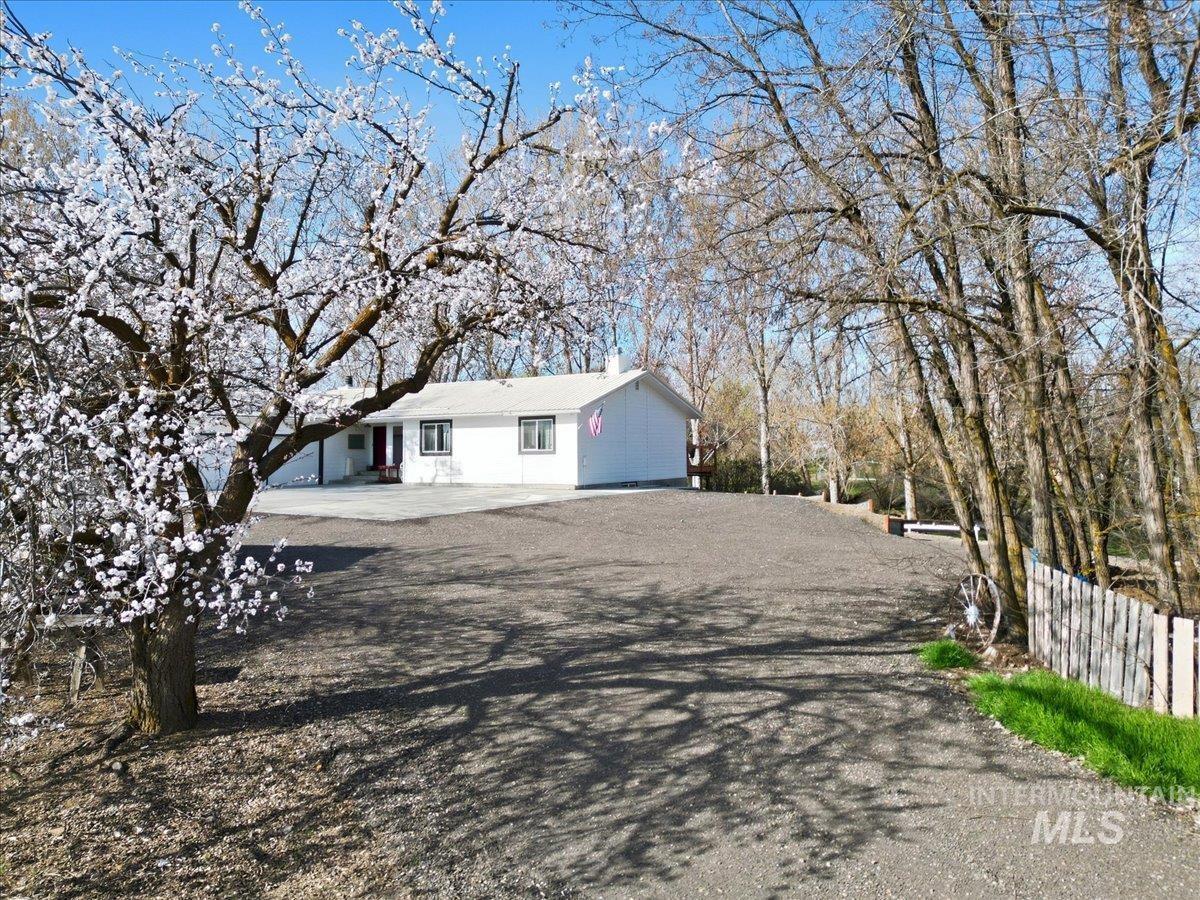 7771 Elmore Rd Property Photo 3