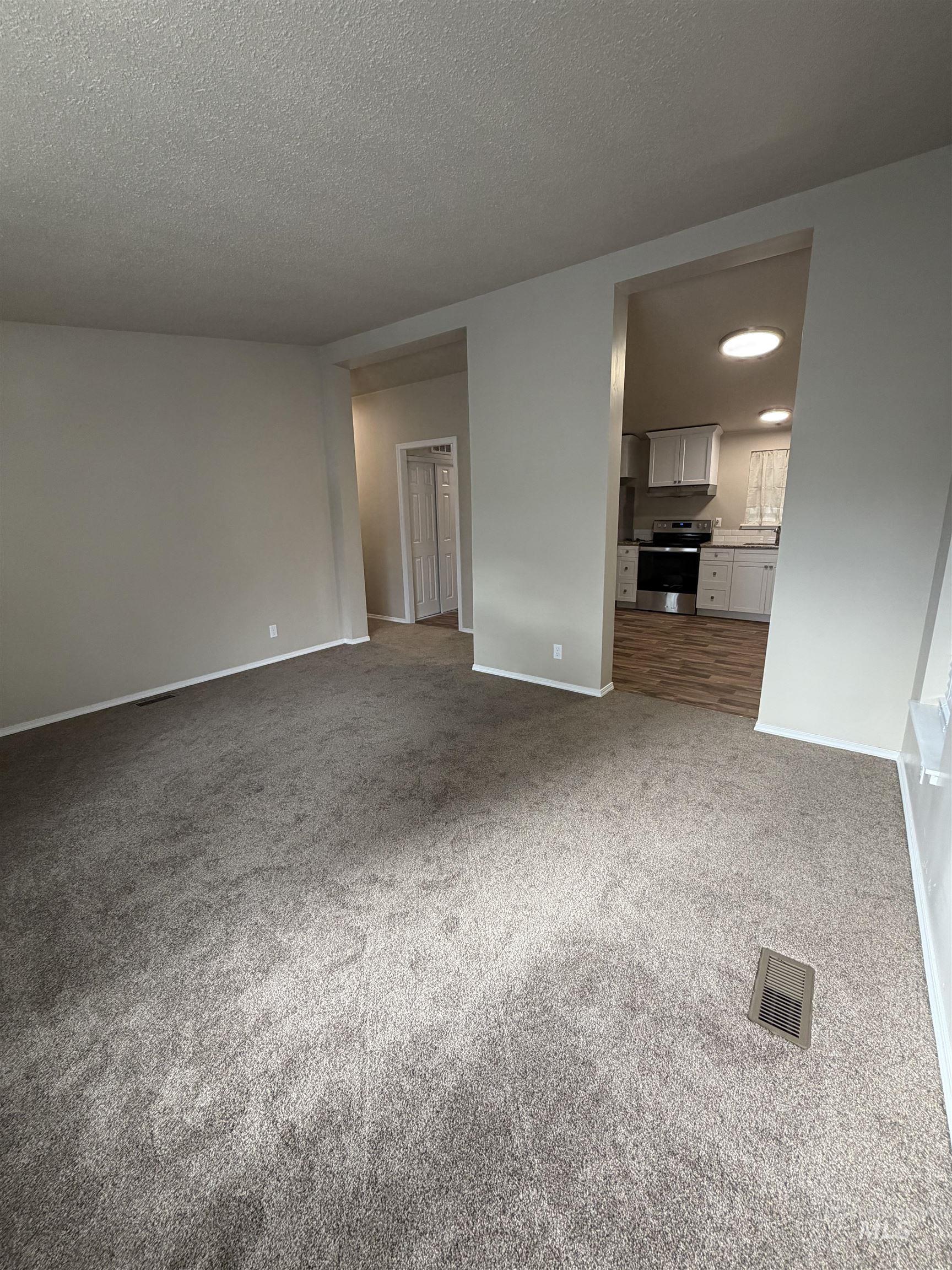 815 E Liberty Property Photo 4