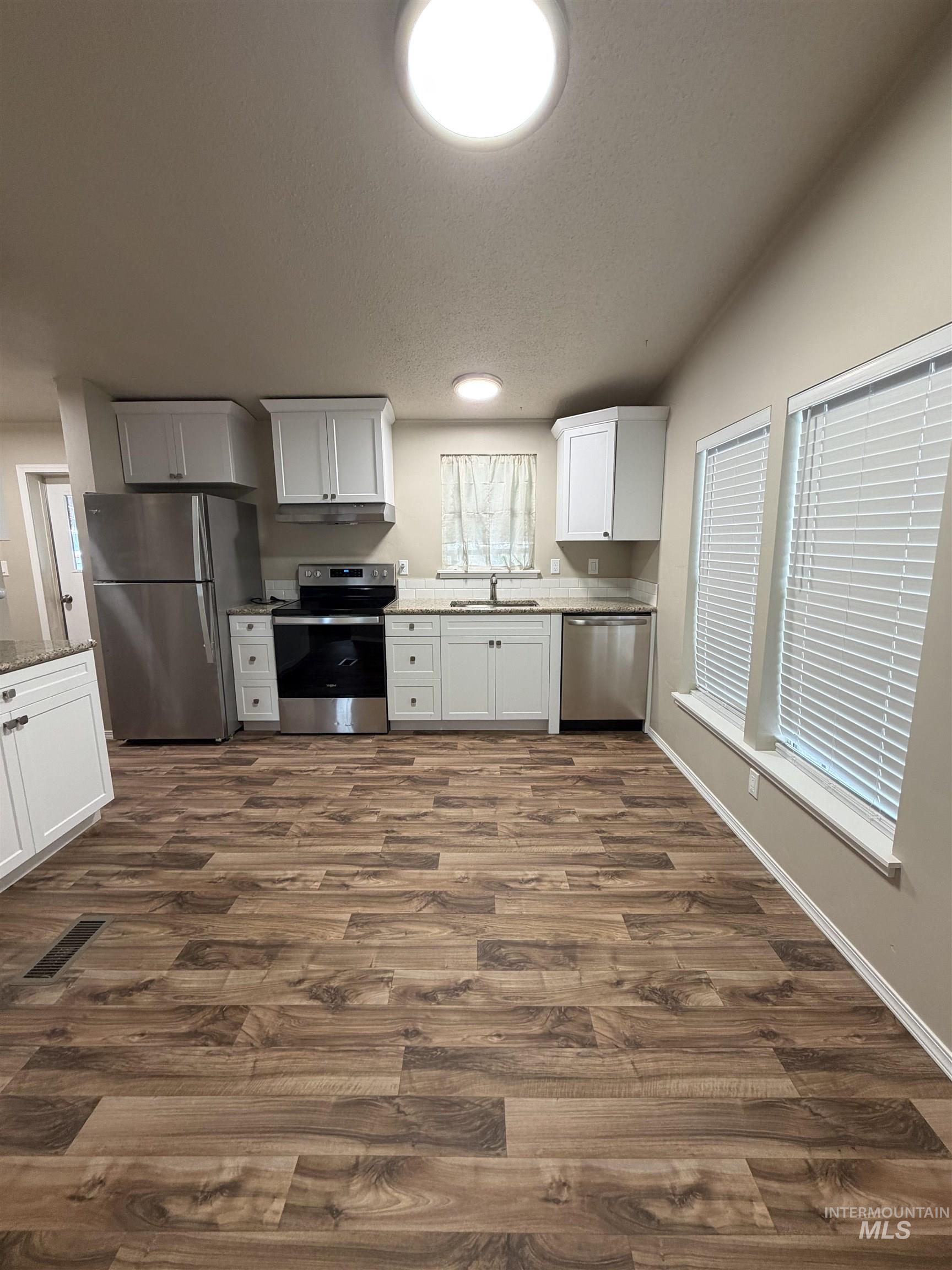 815 E Liberty Property Photo 8