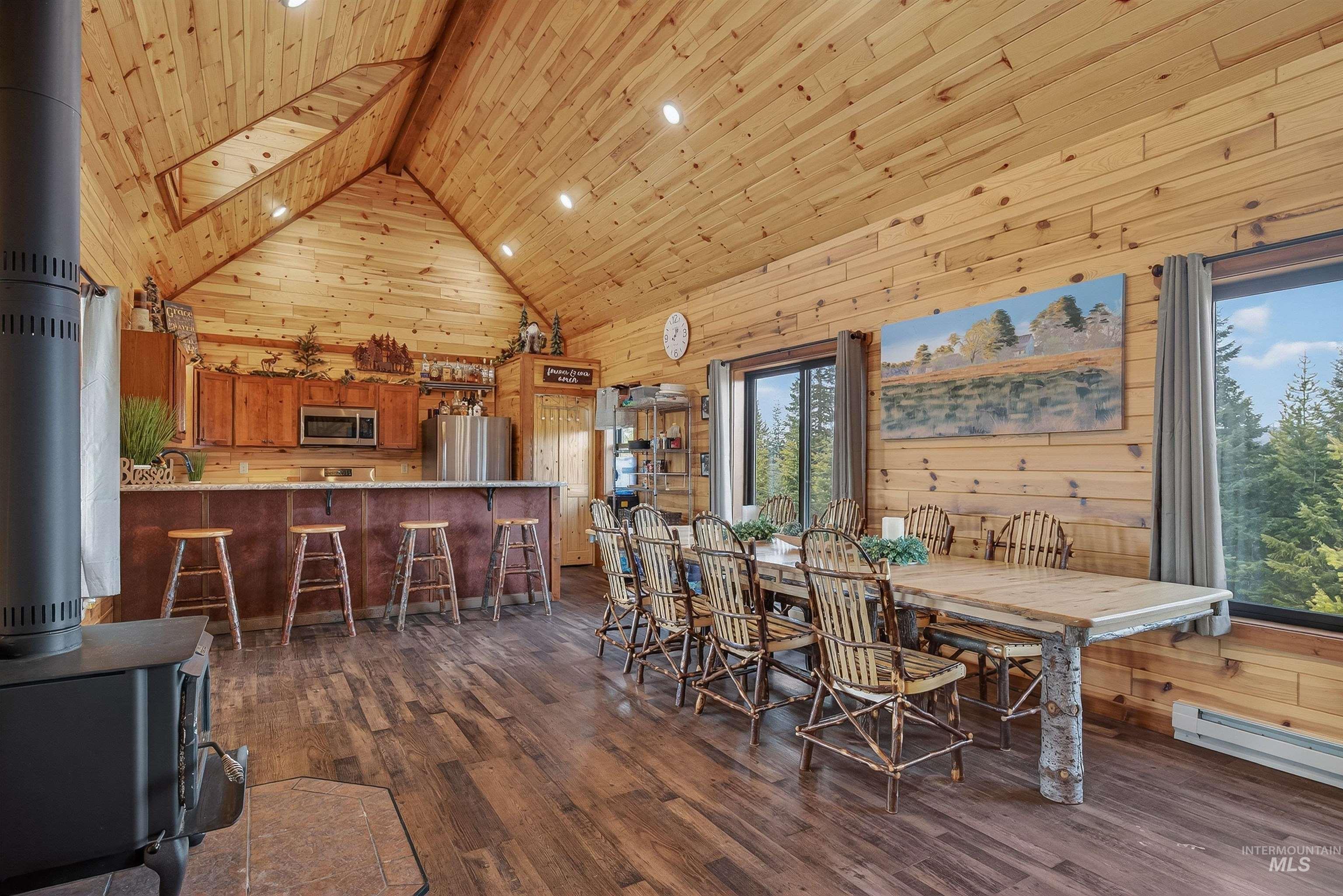 467 Santiam Road Property Photo 3