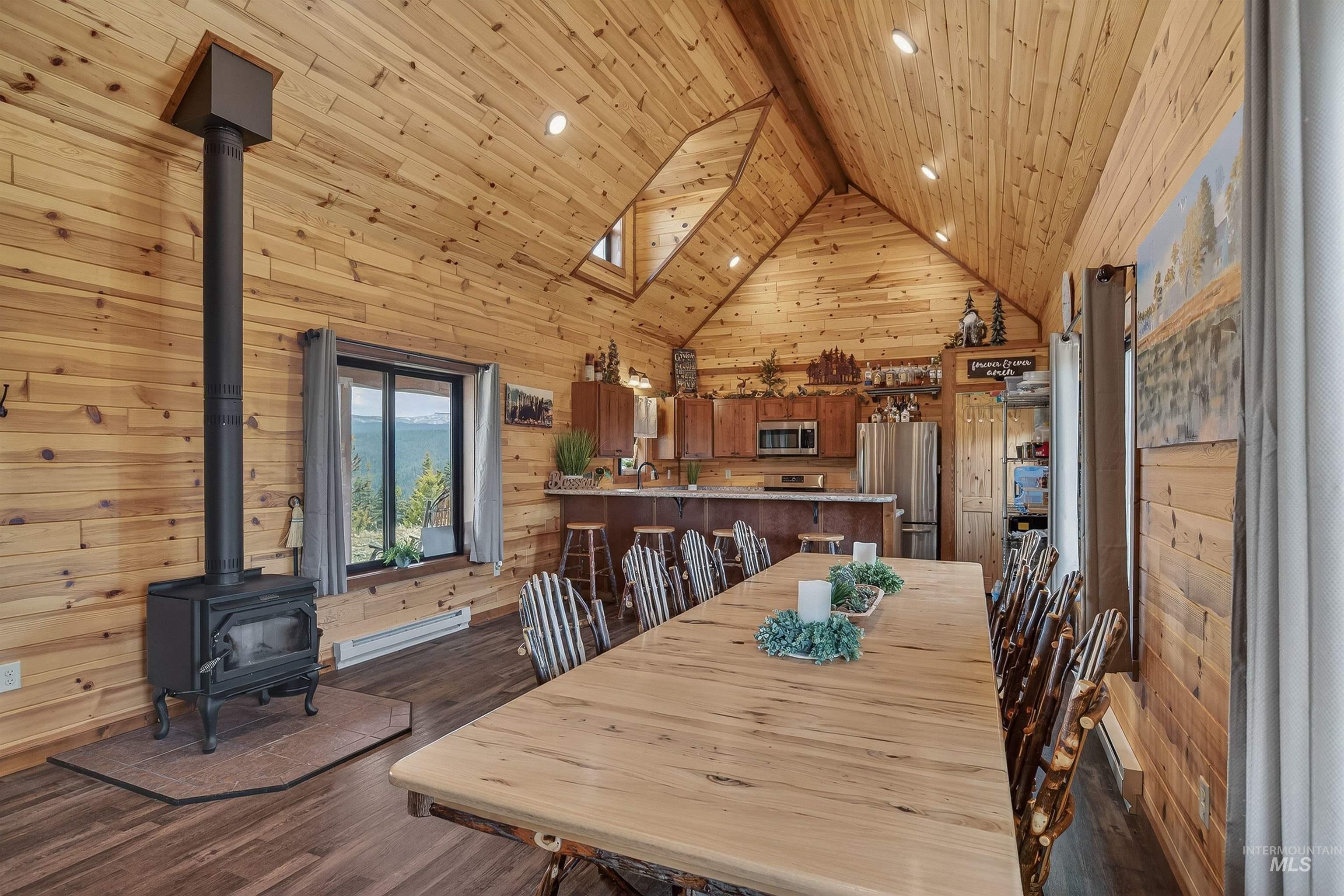 467 Santiam Road Property Photo 4