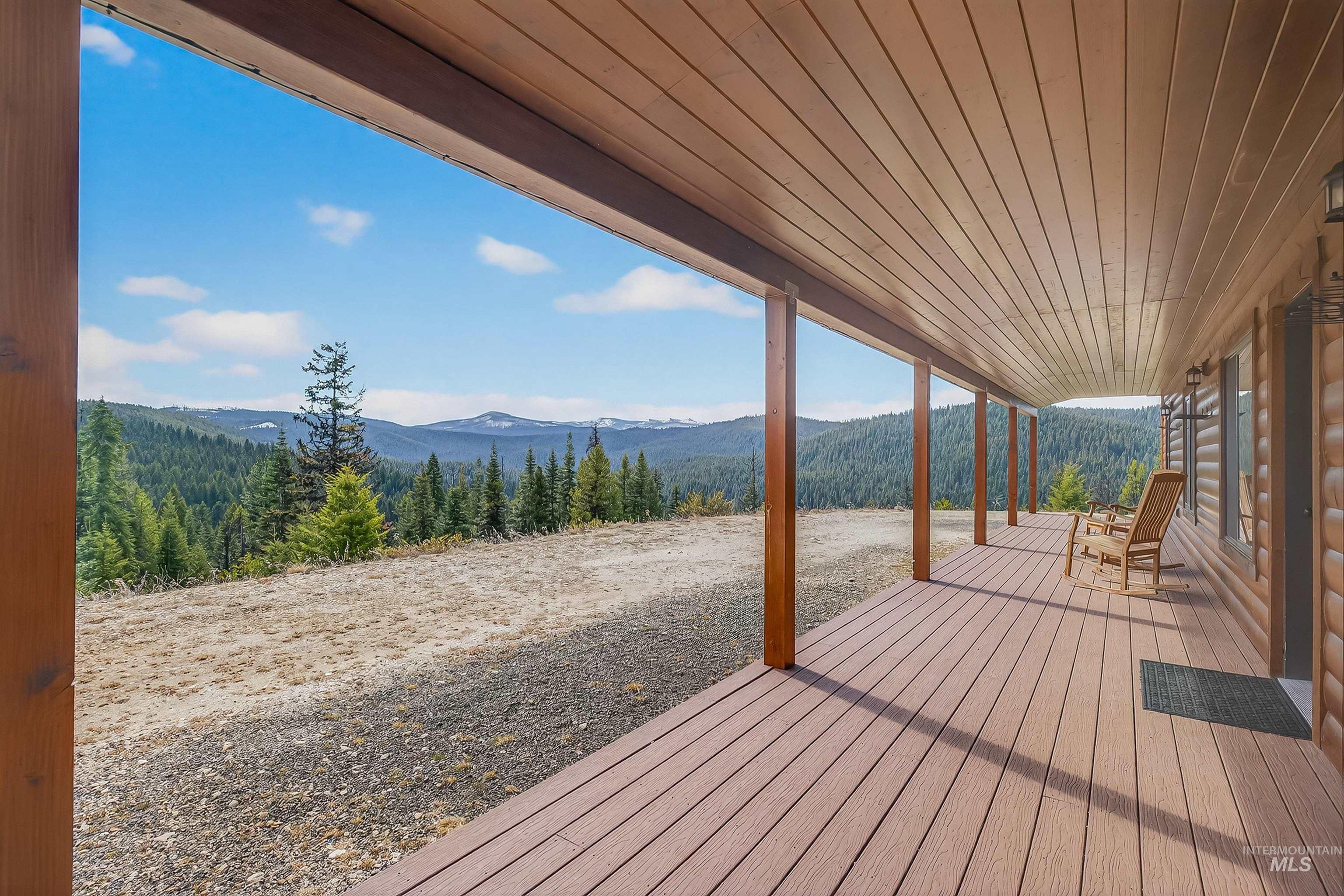 467 Santiam Road Property Photo 6