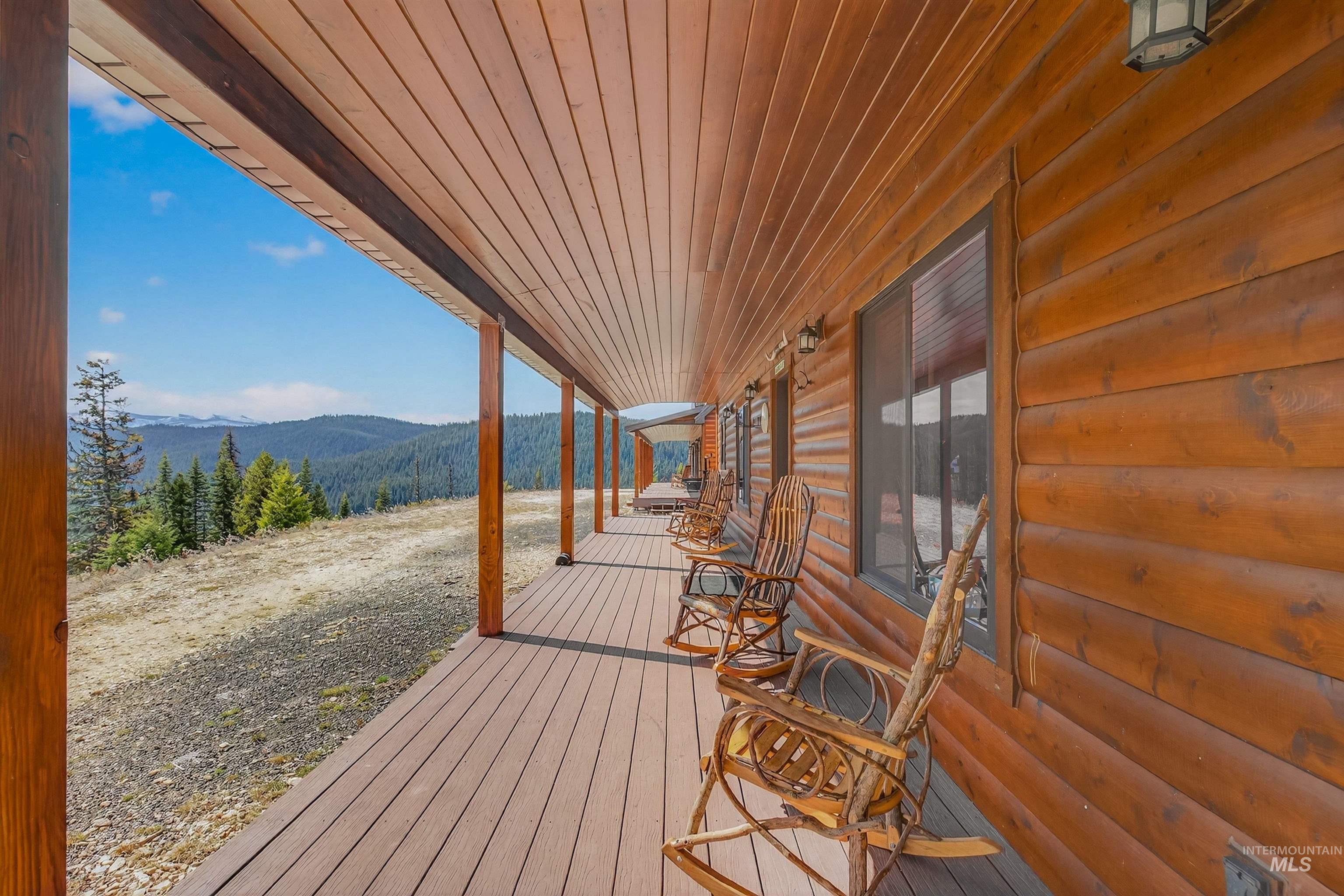 467 Santiam Road Property Photo 9