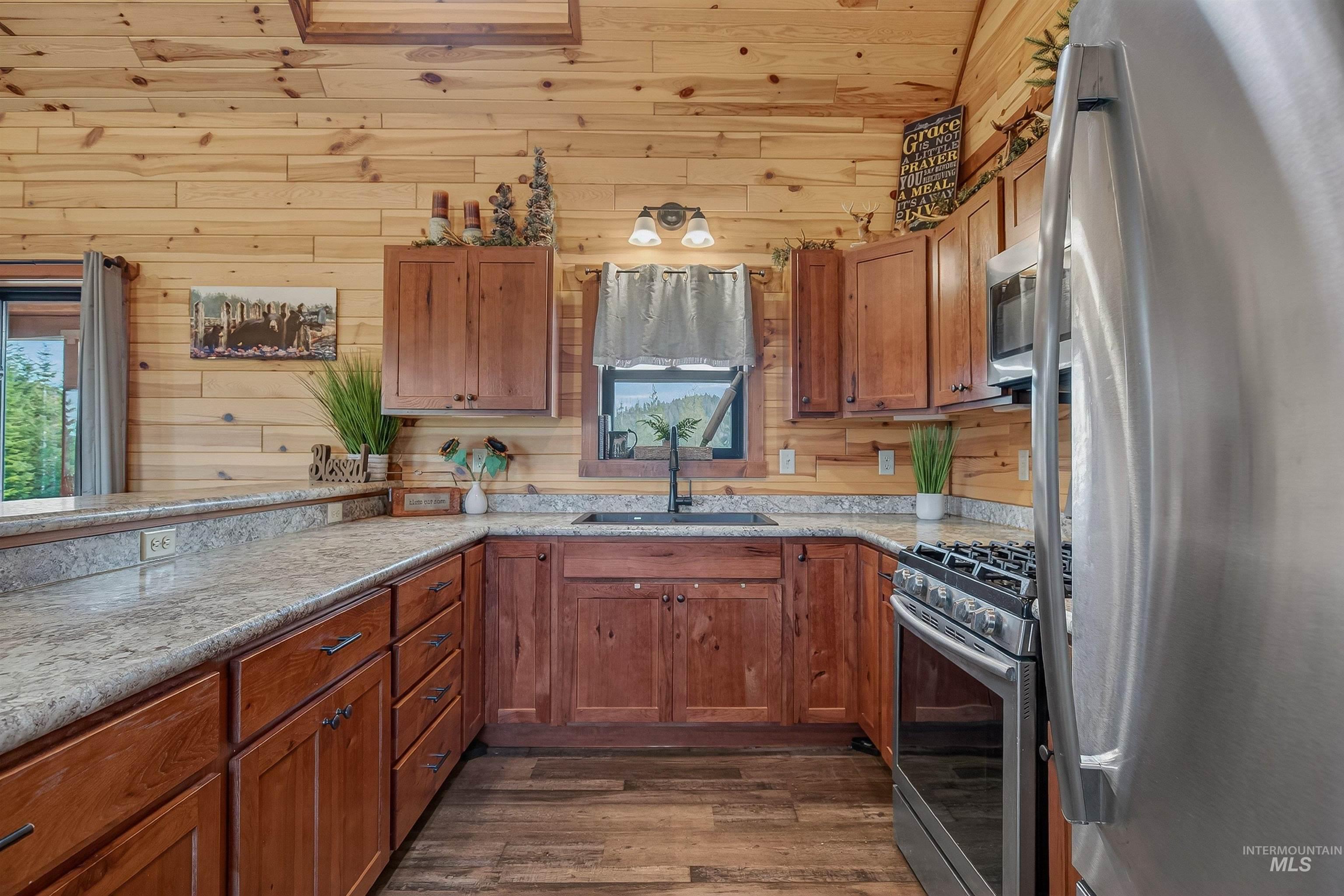 467 Santiam Road Property Photo 10