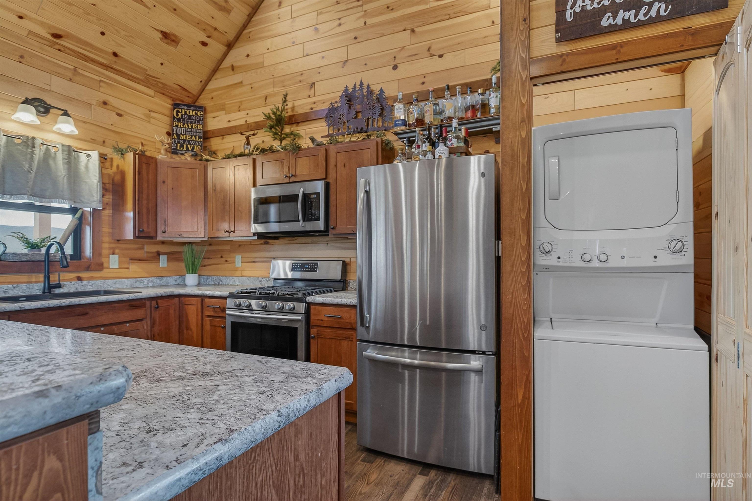 467 Santiam Road Property Photo 11