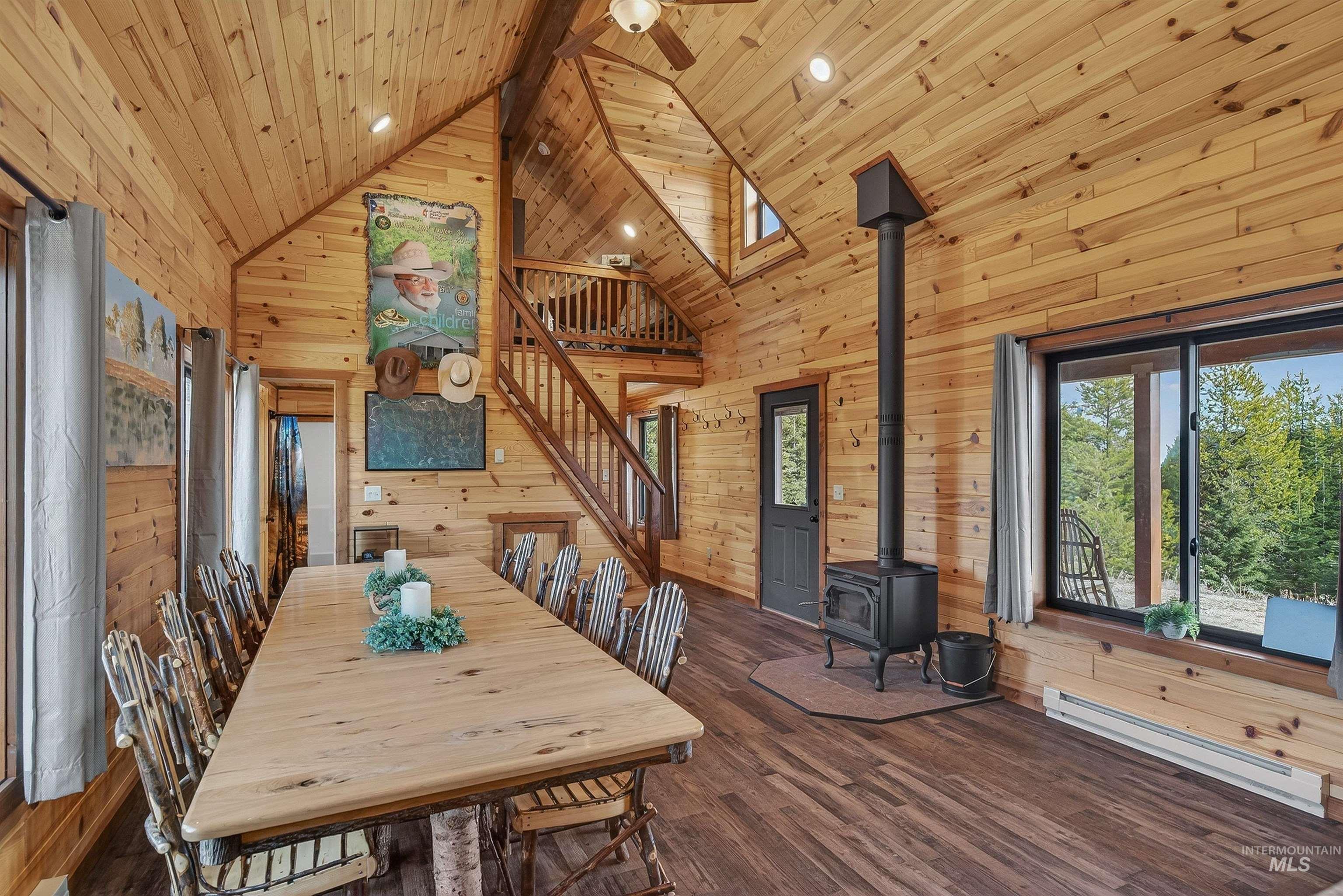 467 Santiam Road Property Photo 12