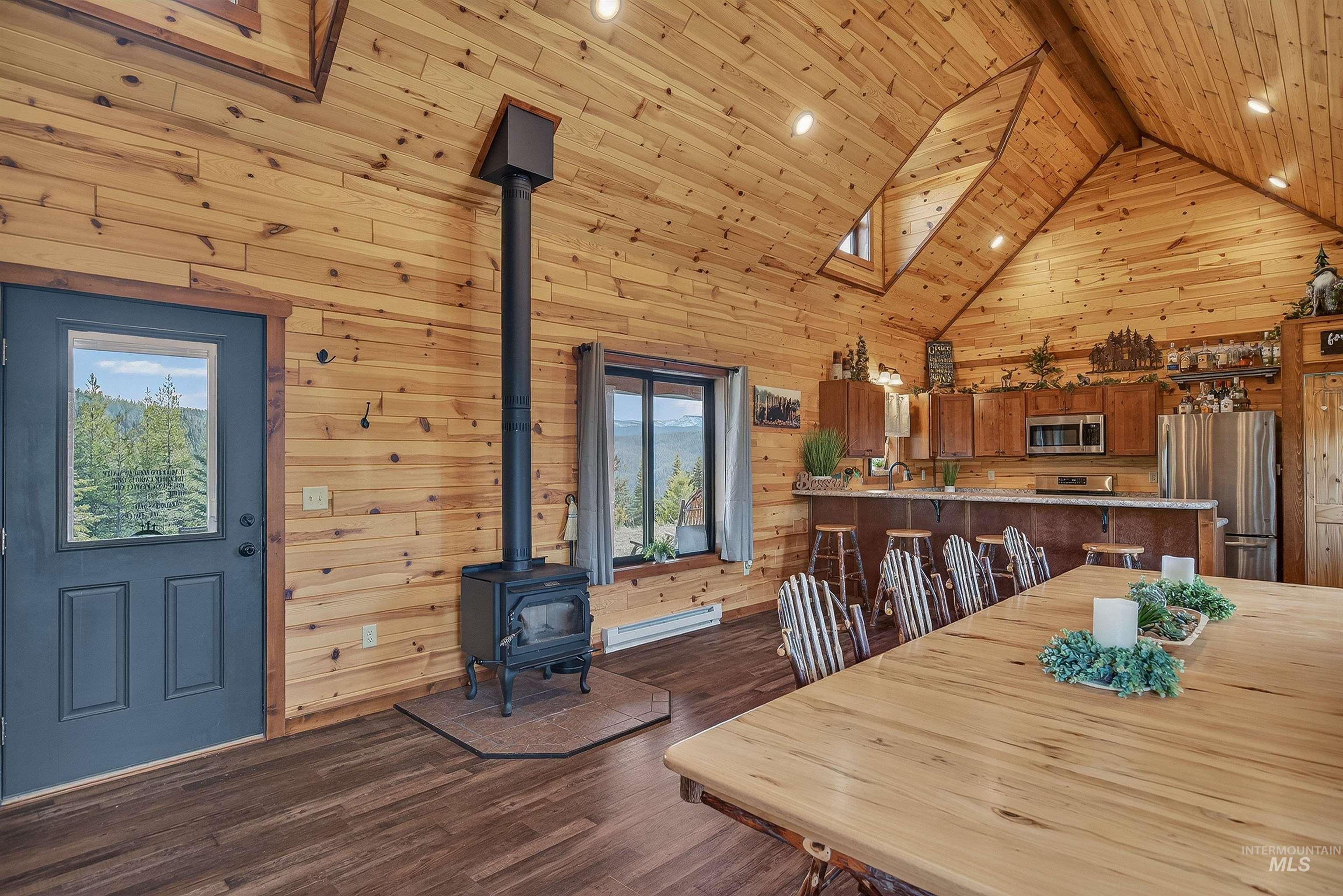467 Santiam Road Property Photo 13