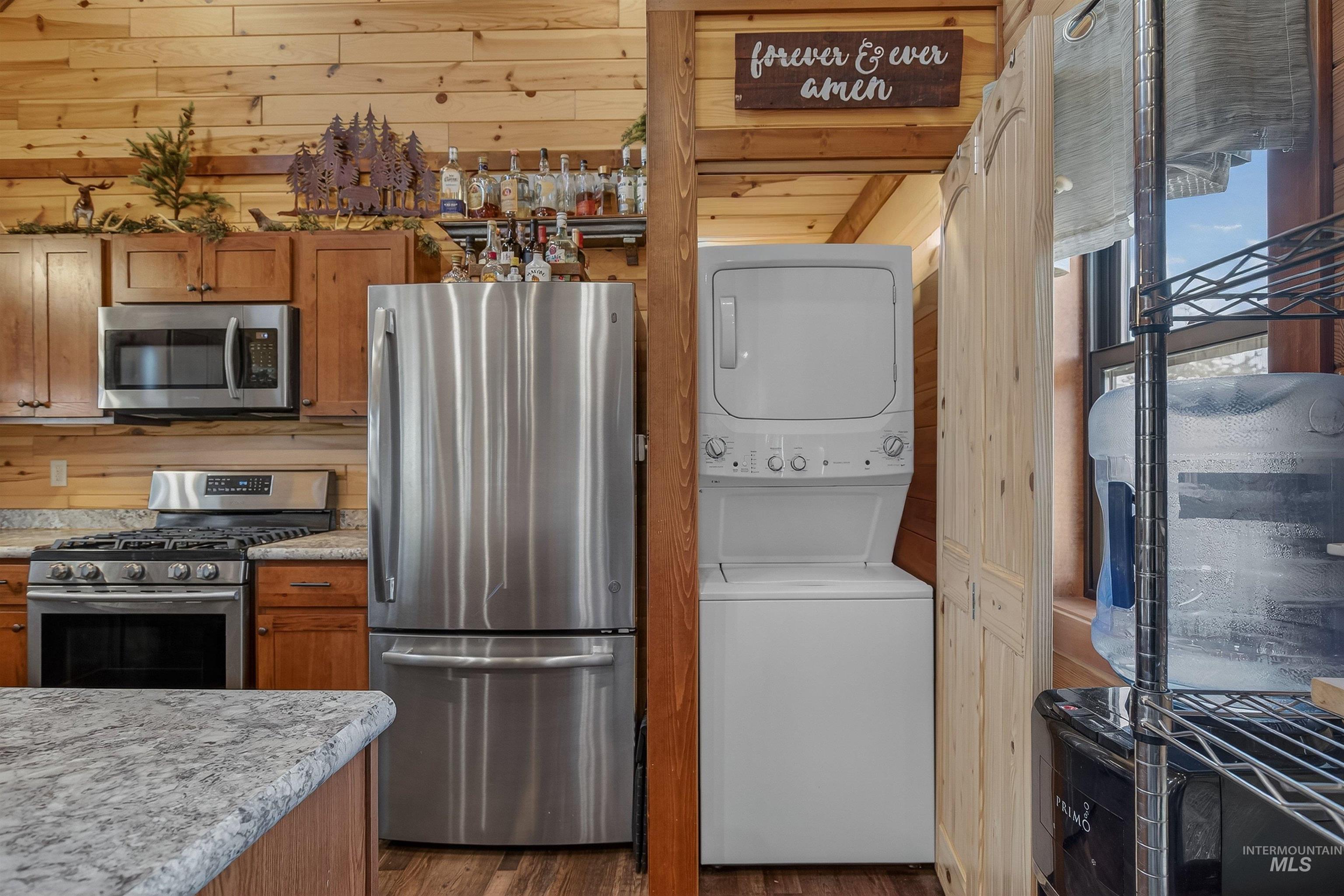 467 Santiam Road Property Photo 14