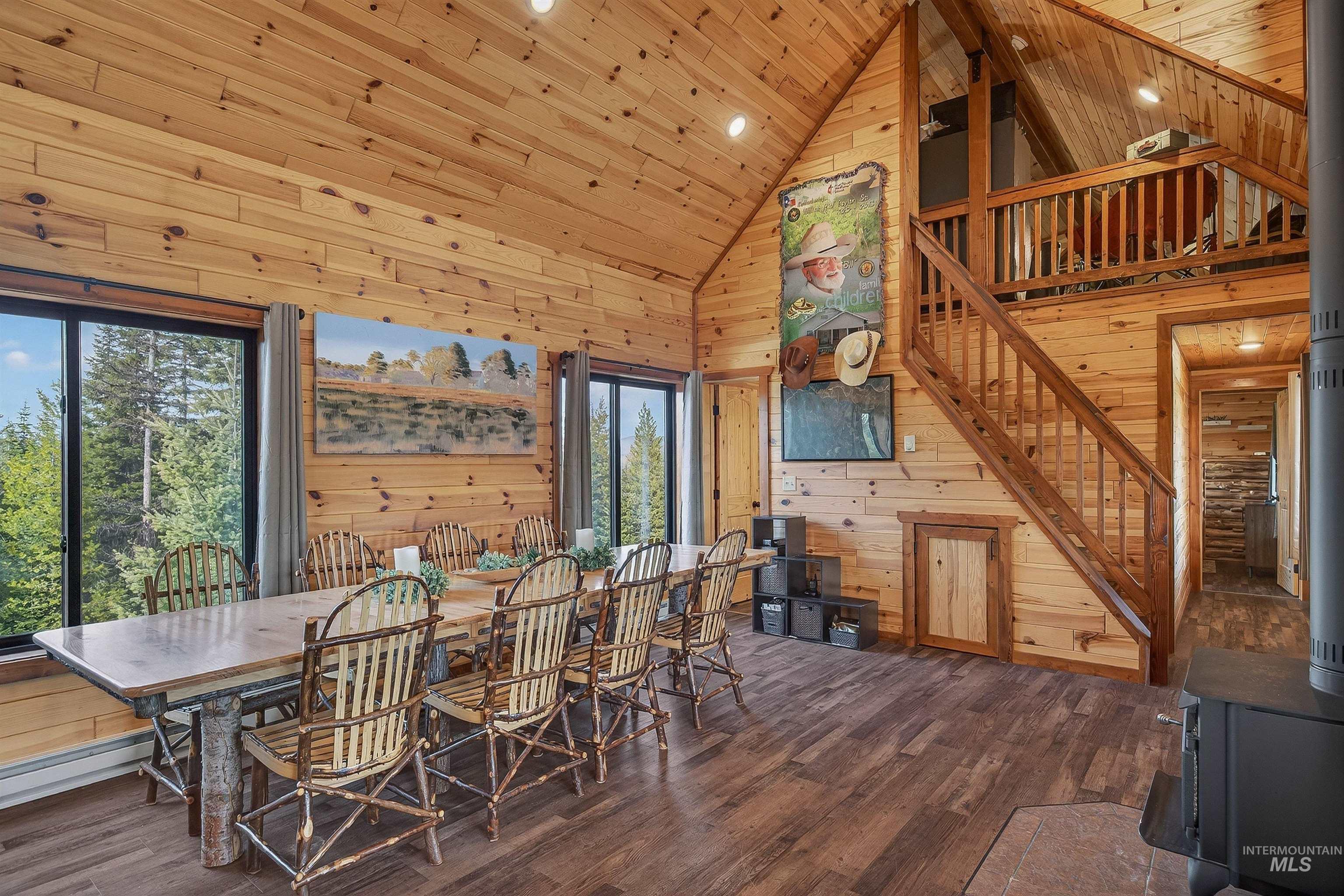 467 Santiam Road Property Photo 15