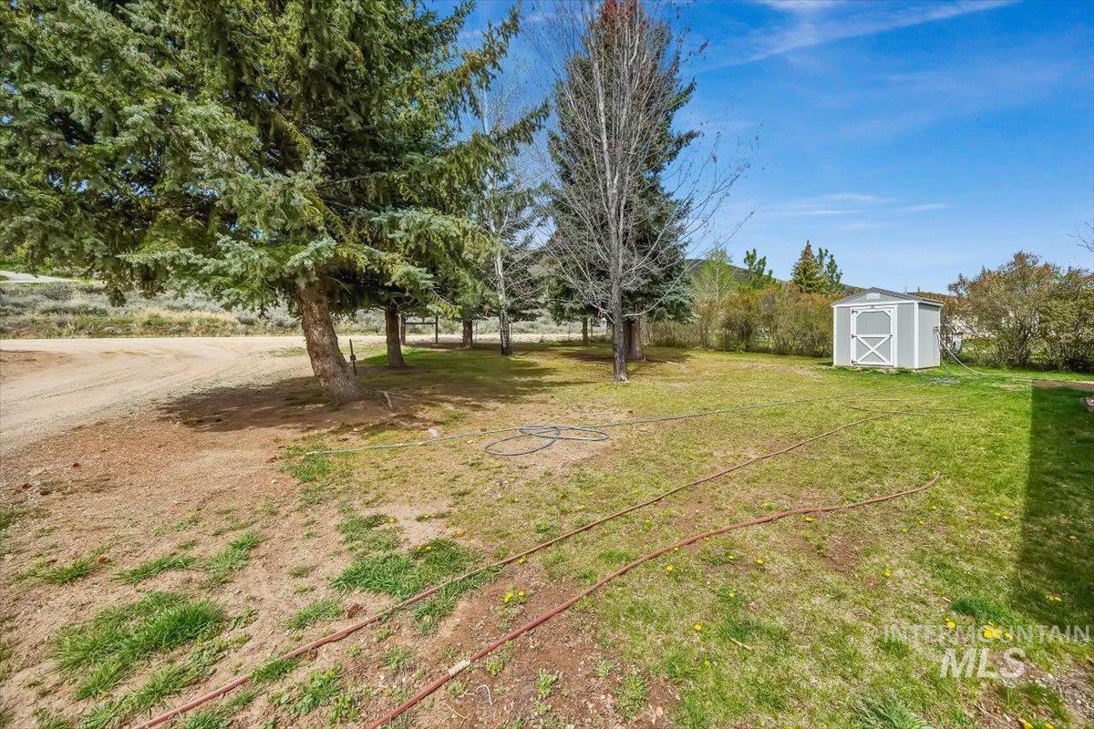 102 Willow Creek Rd Property Photo 3