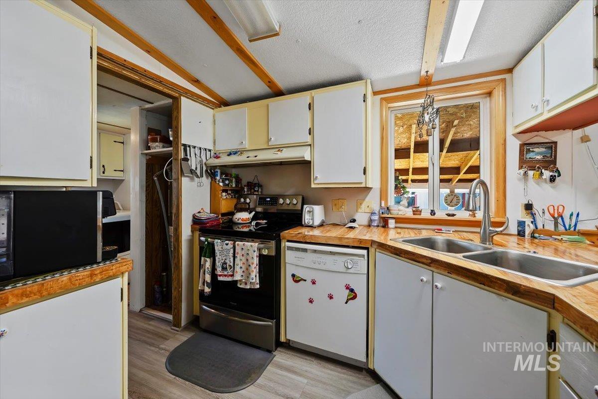 102 Willow Creek Rd Property Photo 10