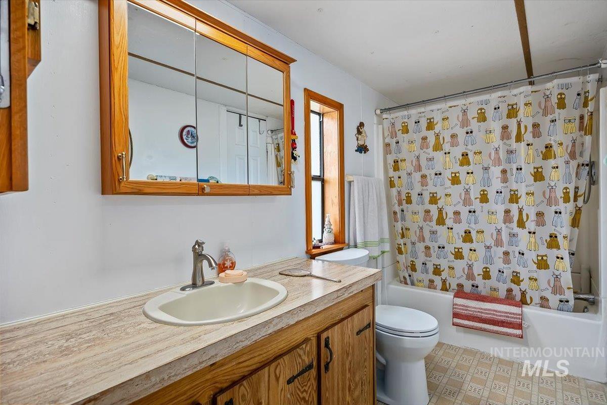102 Willow Creek Rd Property Photo 16
