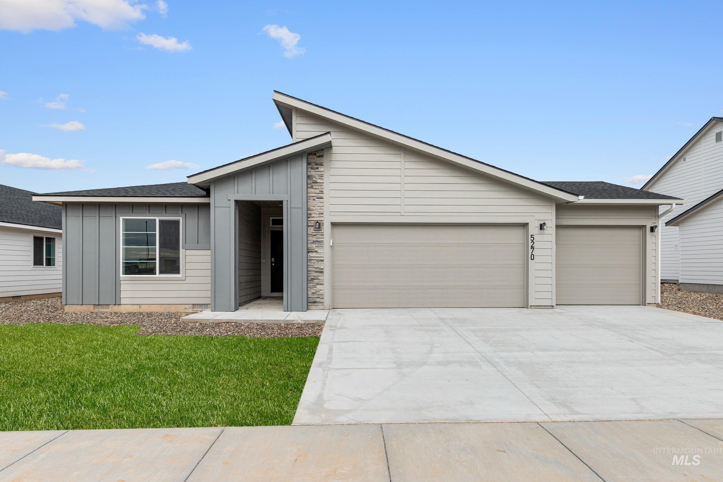 5270 E Phelps Lake Dr Property Photo 1