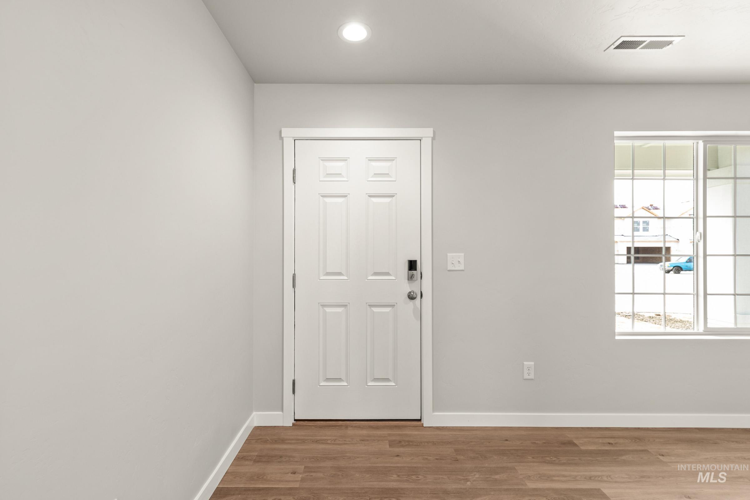 13704 Redway Ct Property Photo 2