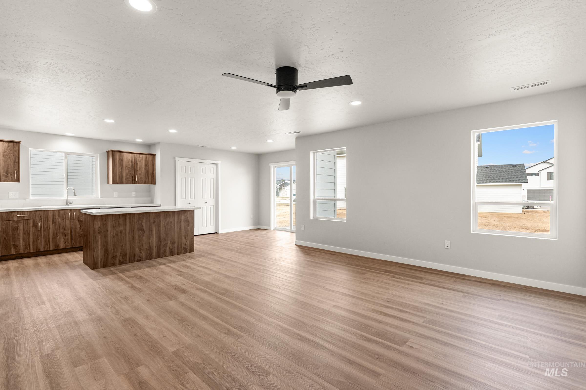 13704 Redway Ct Property Photo 9