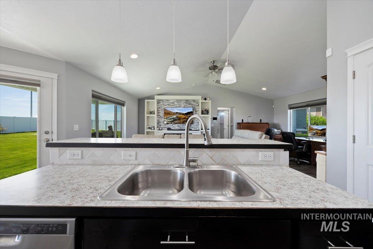 820 Owl Ct Property Photo 13
