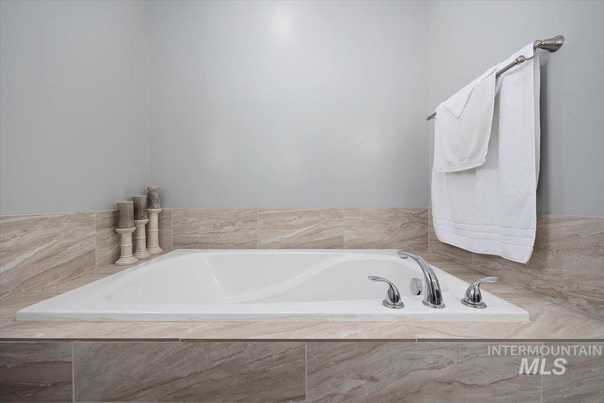 820 Owl Ct Property Photo 23